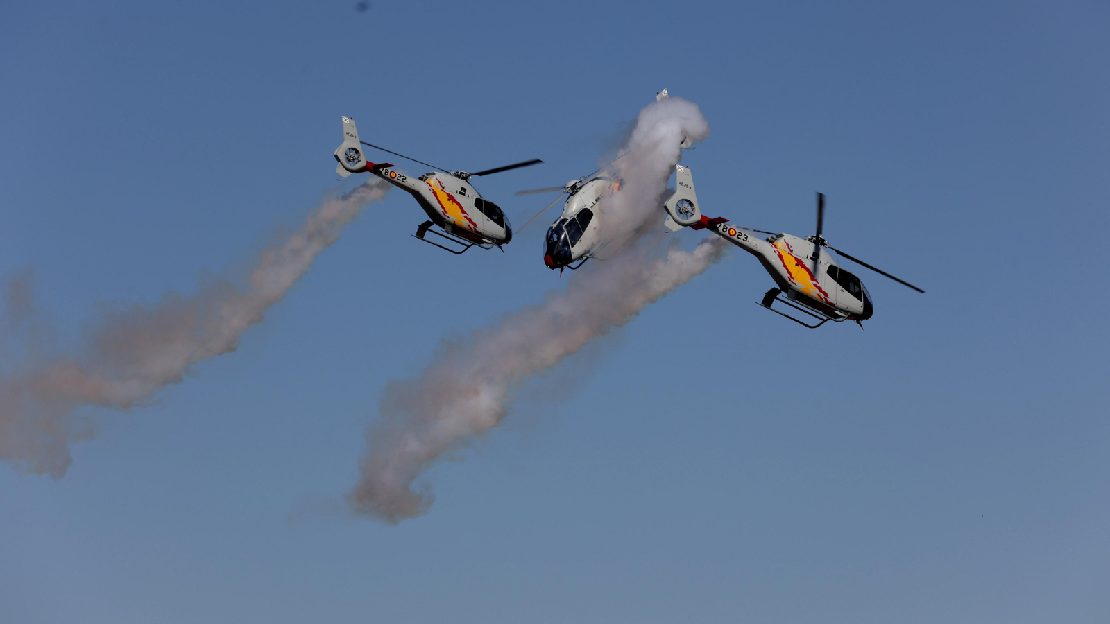 Imágenes de la exhibición aérea en Tablada con motivo de su centenario