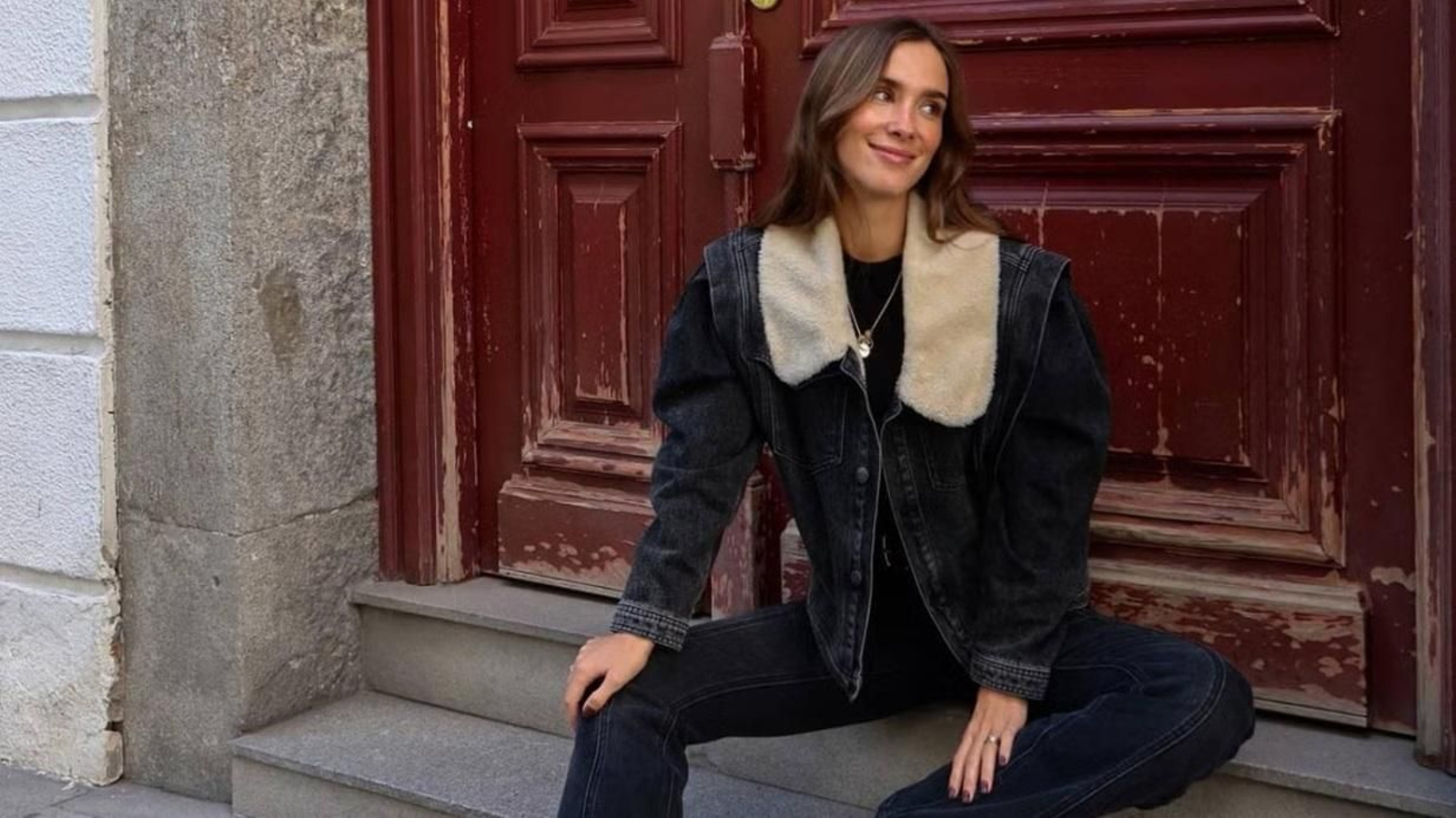 Lleva 24 horas en Mango y arrasa: La chaqueta de borreguito calentita y con rollazo que eleva tus looks con jeans.