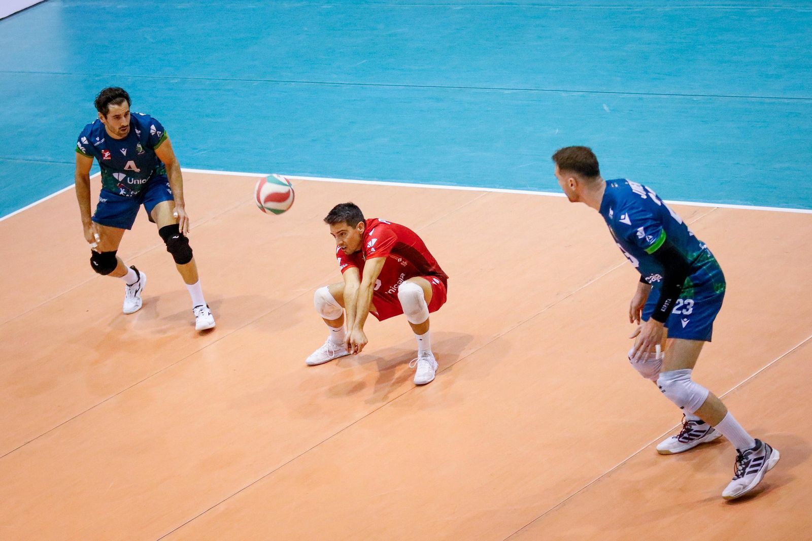 Las imágenes del Unicaja Costa de Almería-Leleman Conqueridor, primer partido del play off por el título de Superliga en Almería
