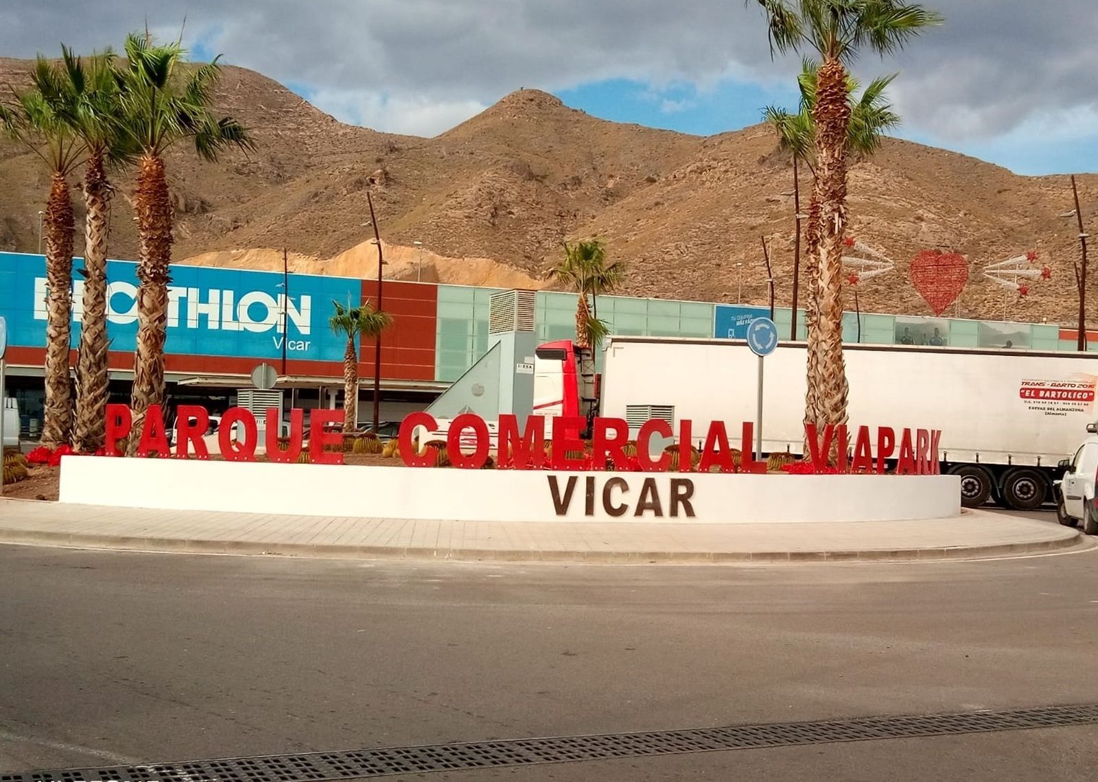 El Parque Comercial Viapark ya tiene rótulo identificativo