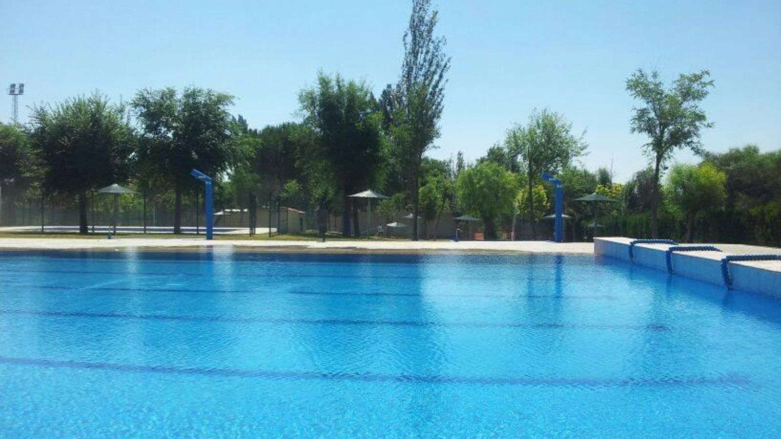 Piscina municipal de Palomares del Río.