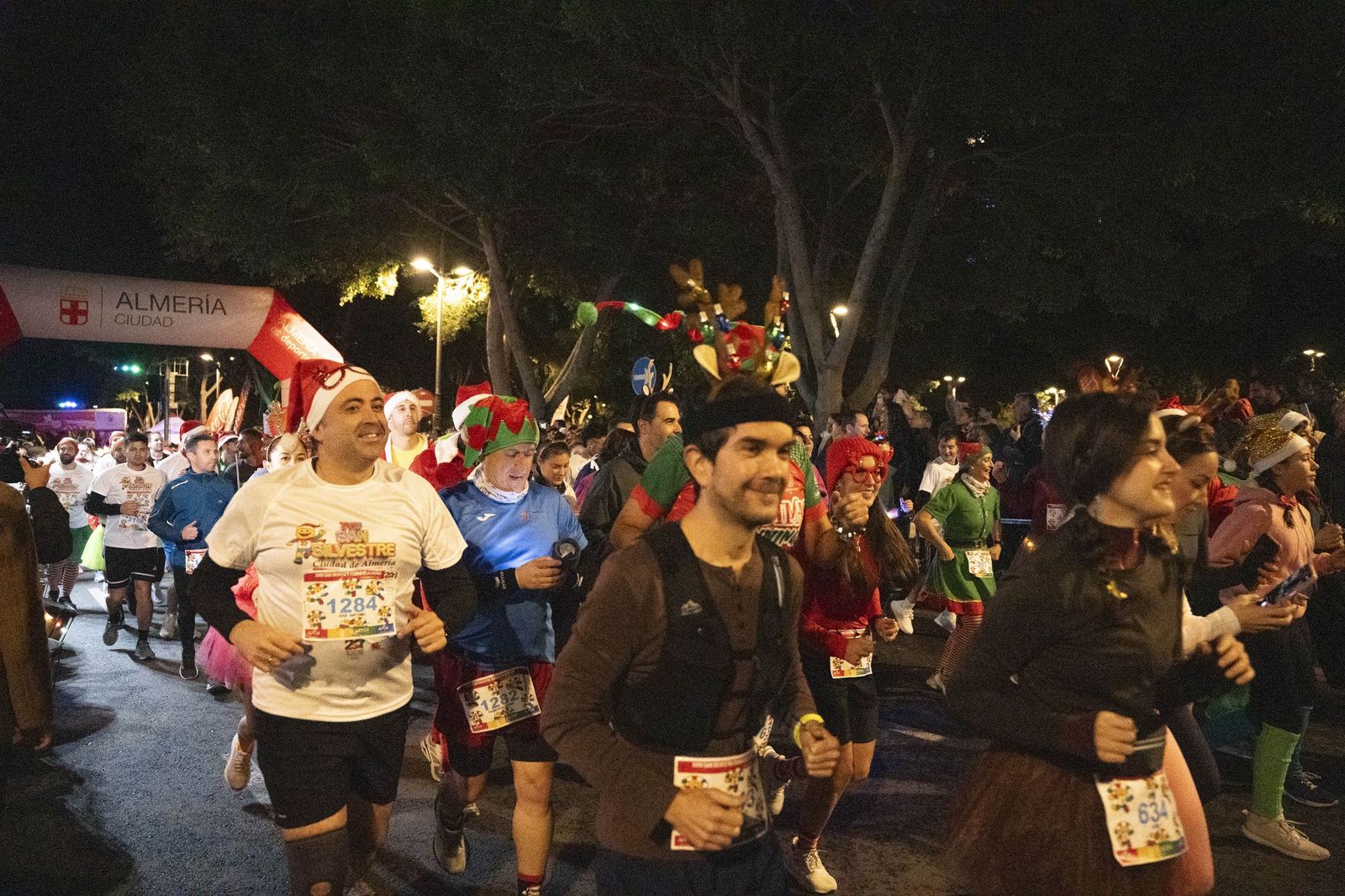 Almería corre y celebra su memoria olímpica en una San Silvestre de récord
