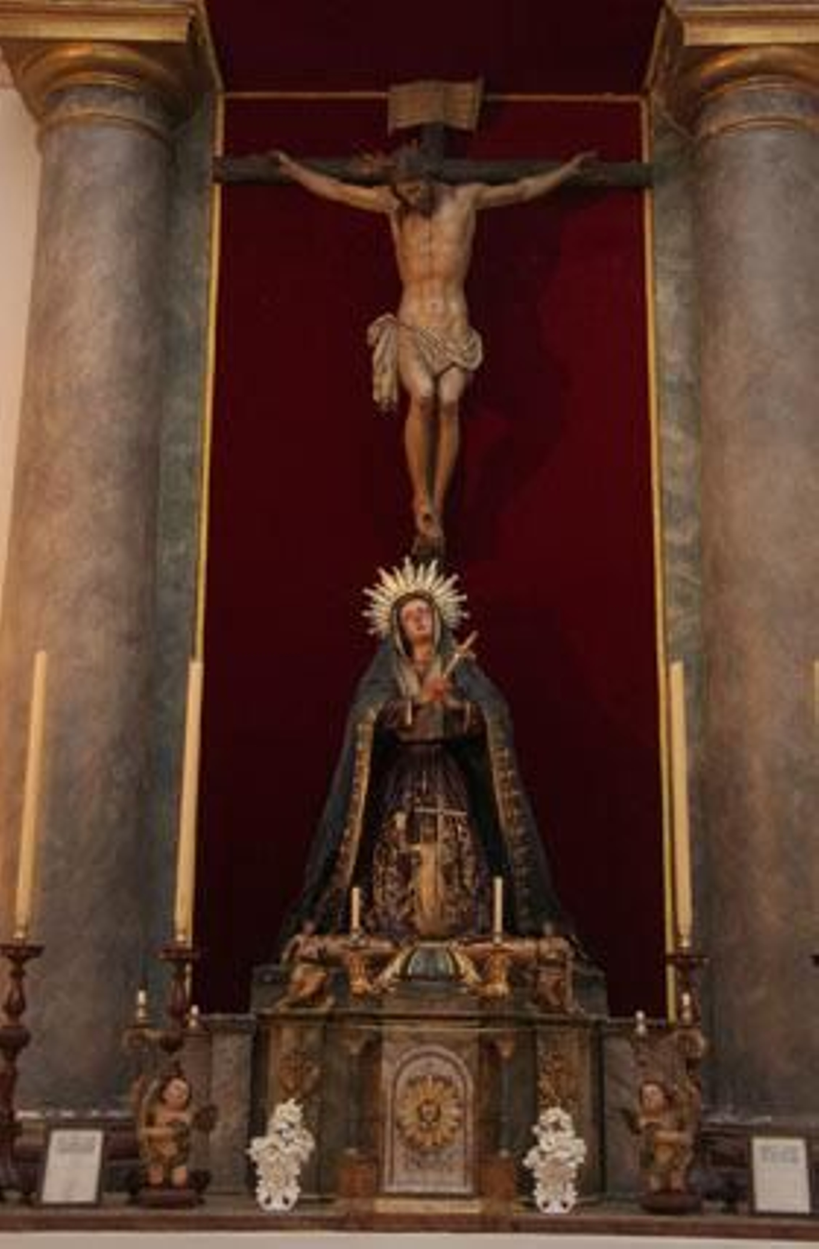 Cristo de la Providencia y Dolorosa, de la Escuela de Cristo. El Cristo es de Juan de Astorga, y la Dolorosa de Cristóbal Ramos.

Foto: Belén Vargas