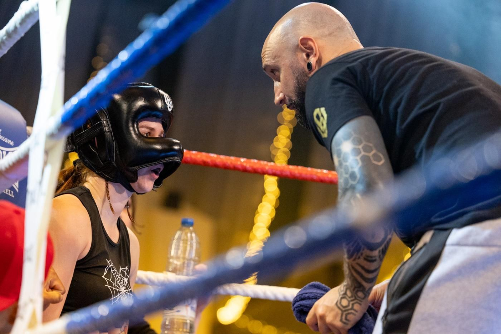 El boxeo solidario de la VI velada White Collar Boxing cautiva al público de Jaén