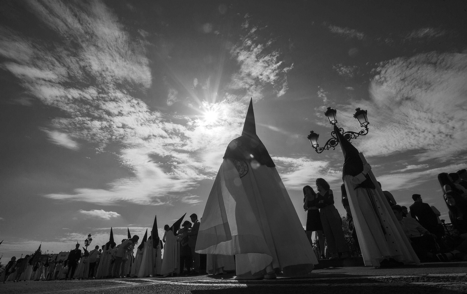 La Hermandad de la Estrella en blanco y negro