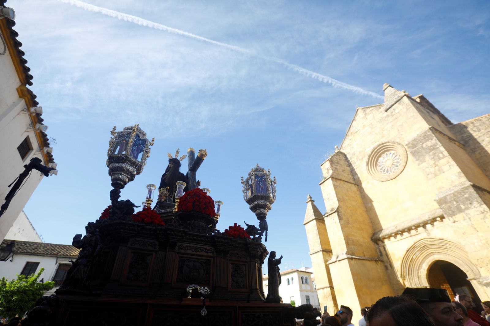 Jueves Santo en Córdoba: la procesión del Caído, en imágenes