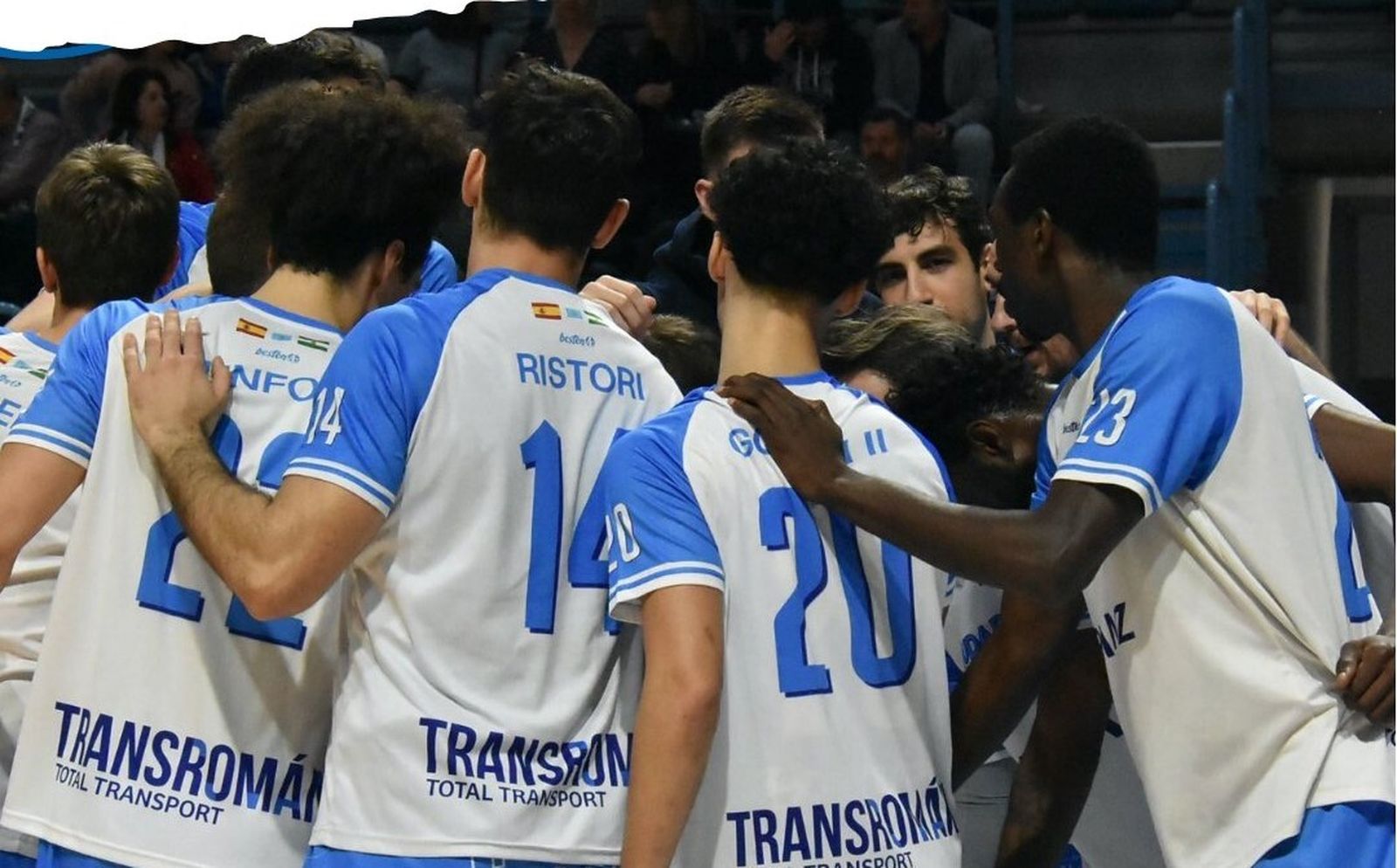 Jugadores del Ciudad de Huelva en una charla.