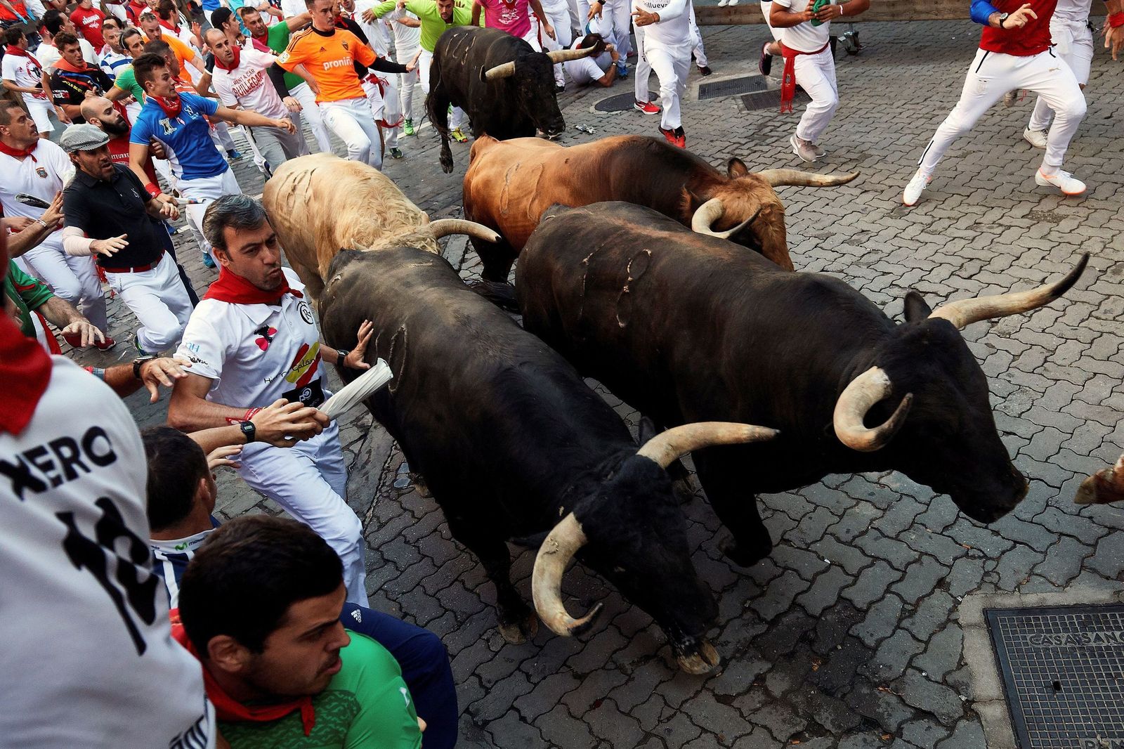 El quinto encierro de los Sanfermines, en imágenes