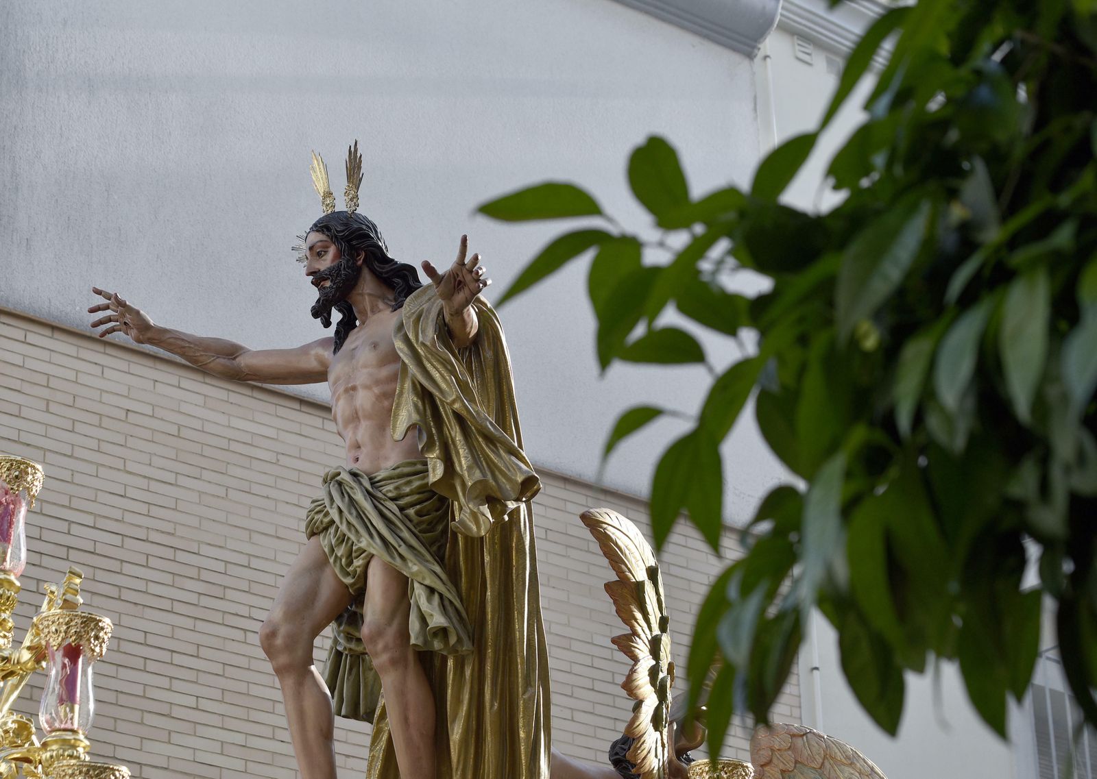 El Resucitado por las calles de Sevilla en la mañana de Pascua.