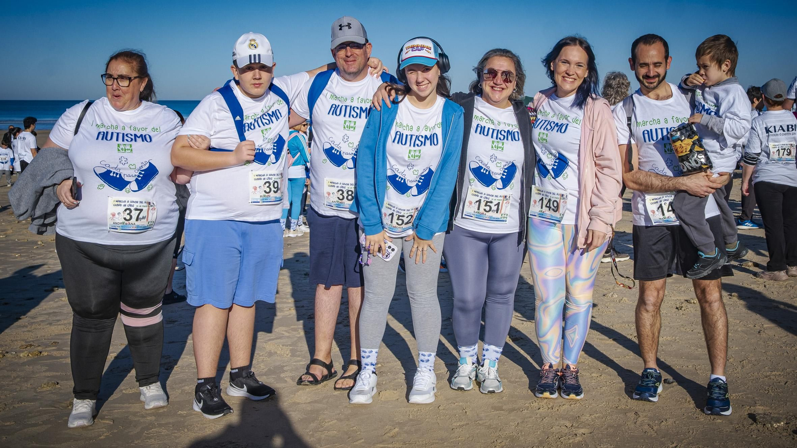 Búscate entre las imágenes de la  ‘I Marcha a favor del autismo’ en Cádiz