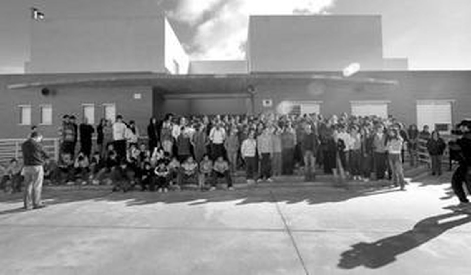 Un momento del acto de homenaje tributado ayer en el instituto de Secundaria de Benalúa de Guadix.
