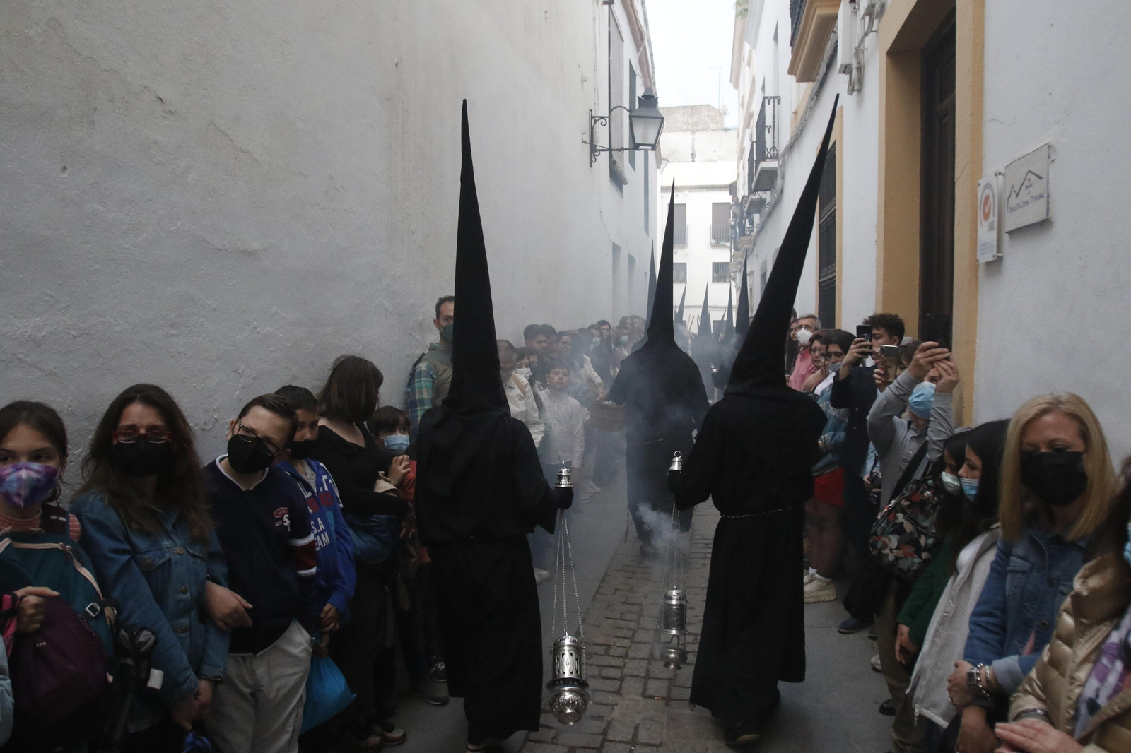 Lunes Santo en Córdoba: Las imágenes de la salida de la hermandad del Vía Crucis