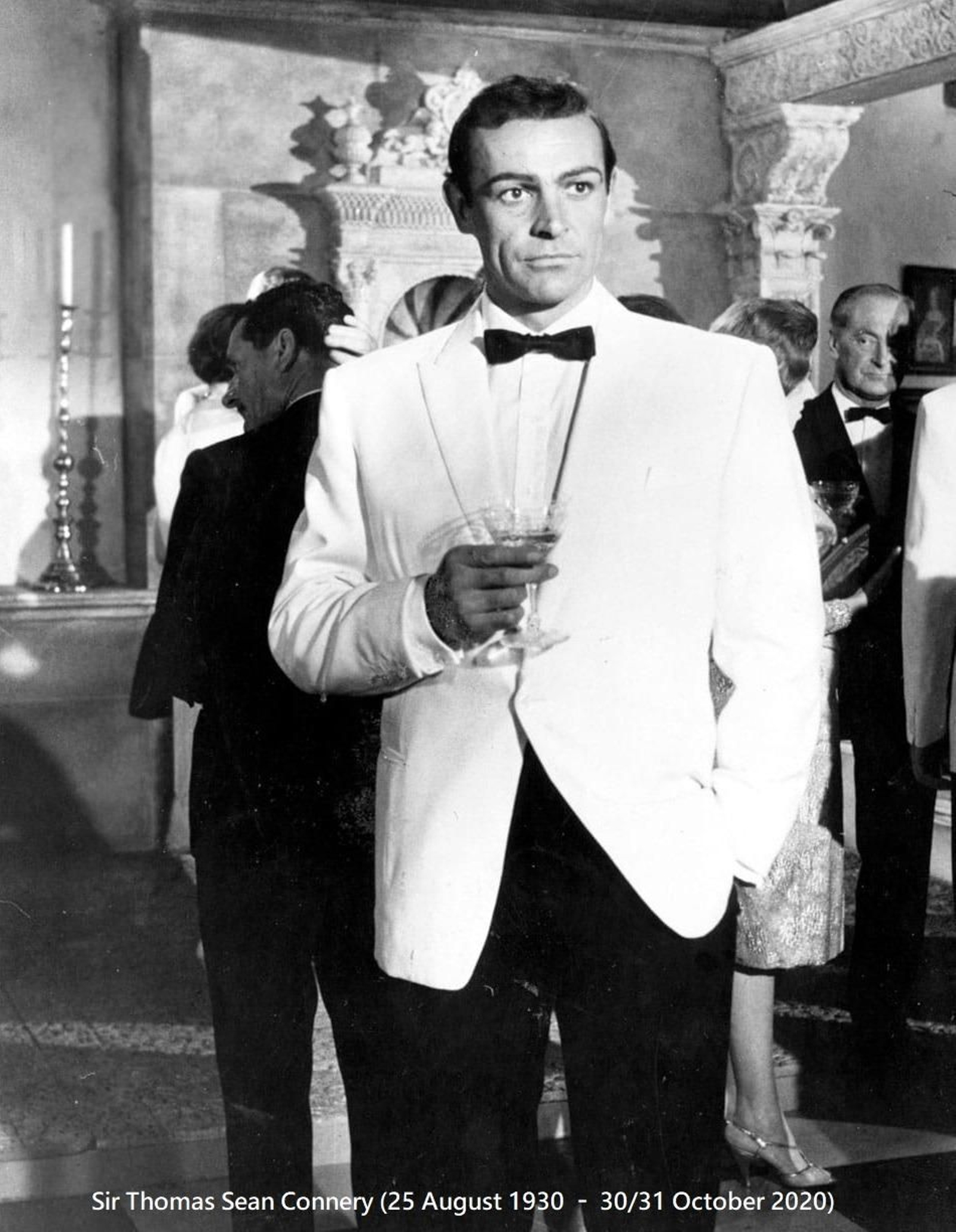 Sean Connery como James Bond.