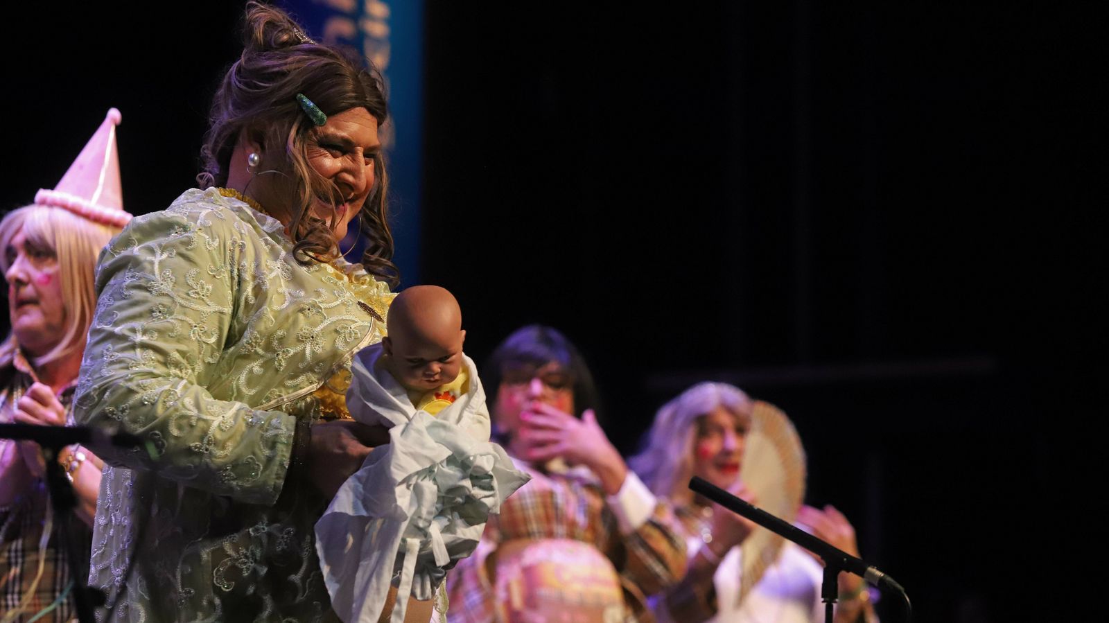 A ver que sale del bombo. Chirigota de Algeciras.