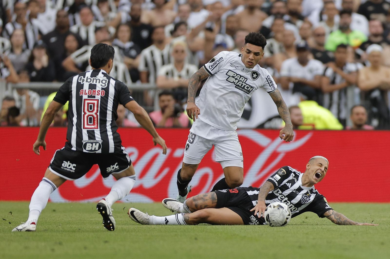Las fotos de una final de la Libertadores histórica; Botafogo, campeón con 10, ante Atlético Mineiro