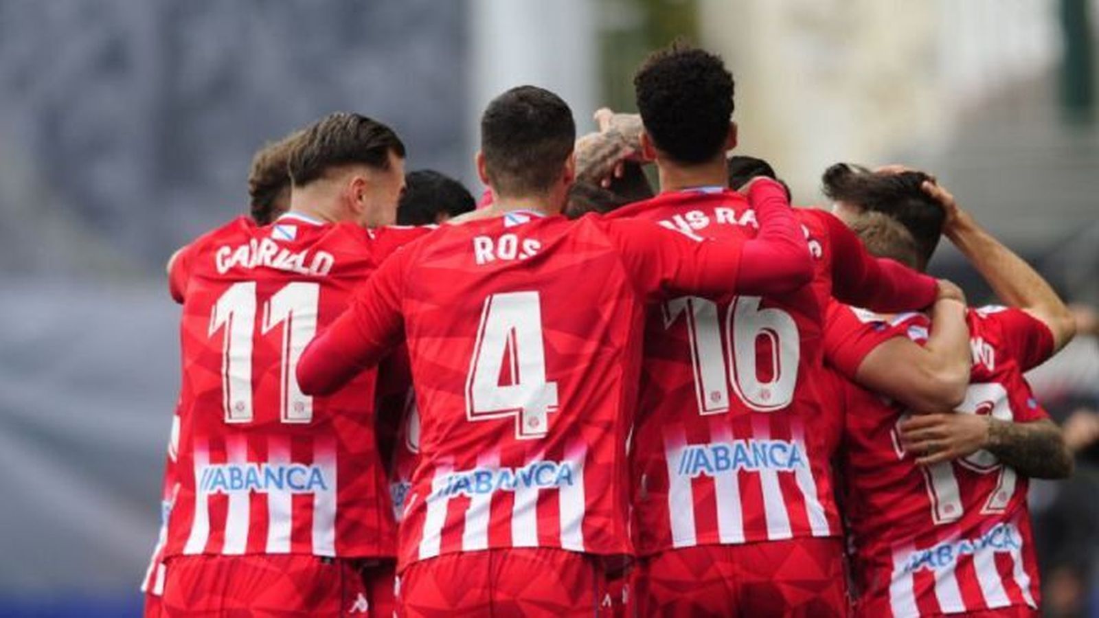 Toda la plantilla del Lugo confinada, positivos y no positivos, pero no hay suspensión oficial