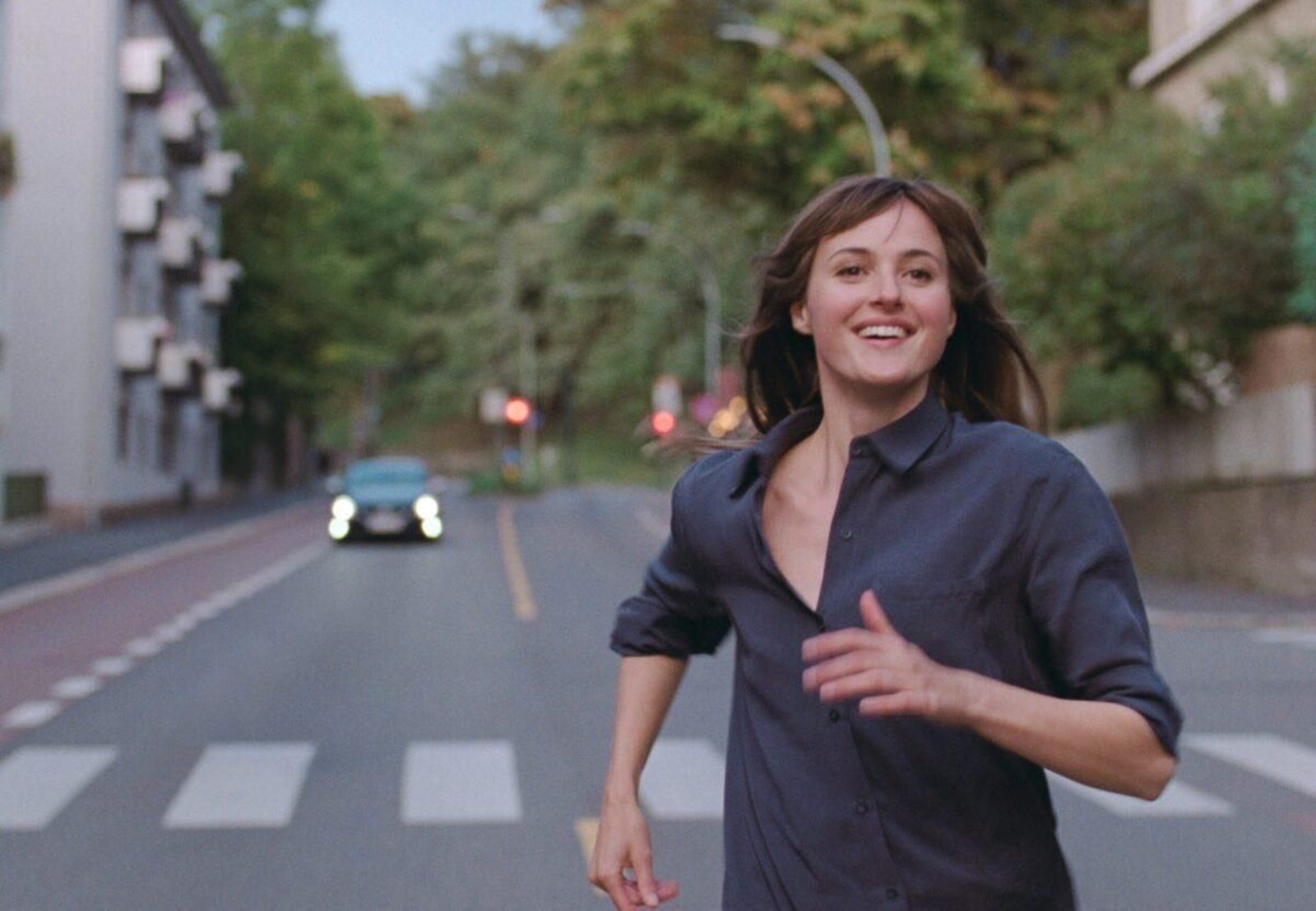 Renate Reinsve, premiada en Cannes, en una imagen del filme de Joachim Trier.