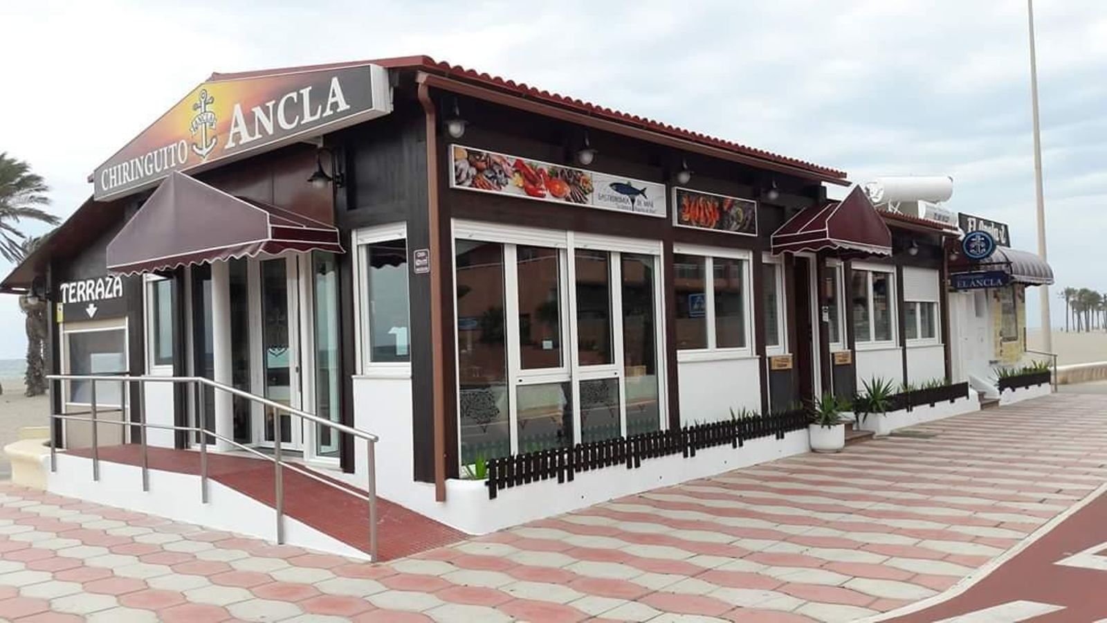 El Chiringuito El Ancla en Roquetas de Mar