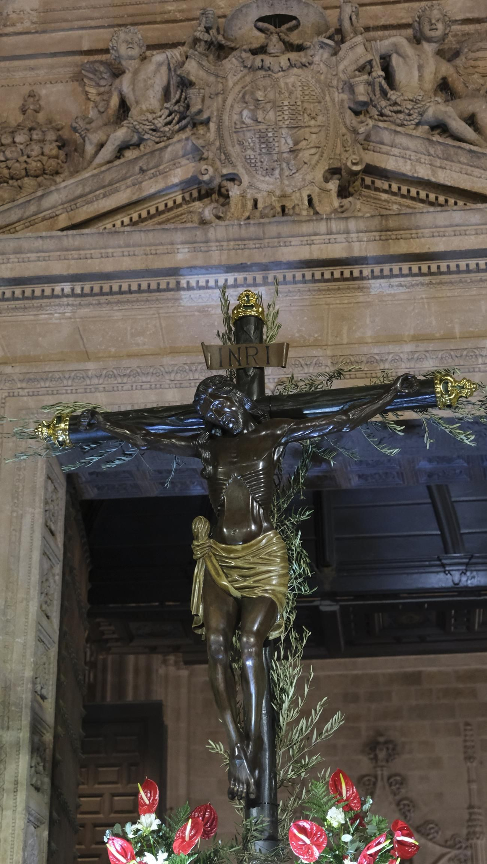 Procesión del Vía Crucis-Cristo de la Escucha en Almería, en imágenes