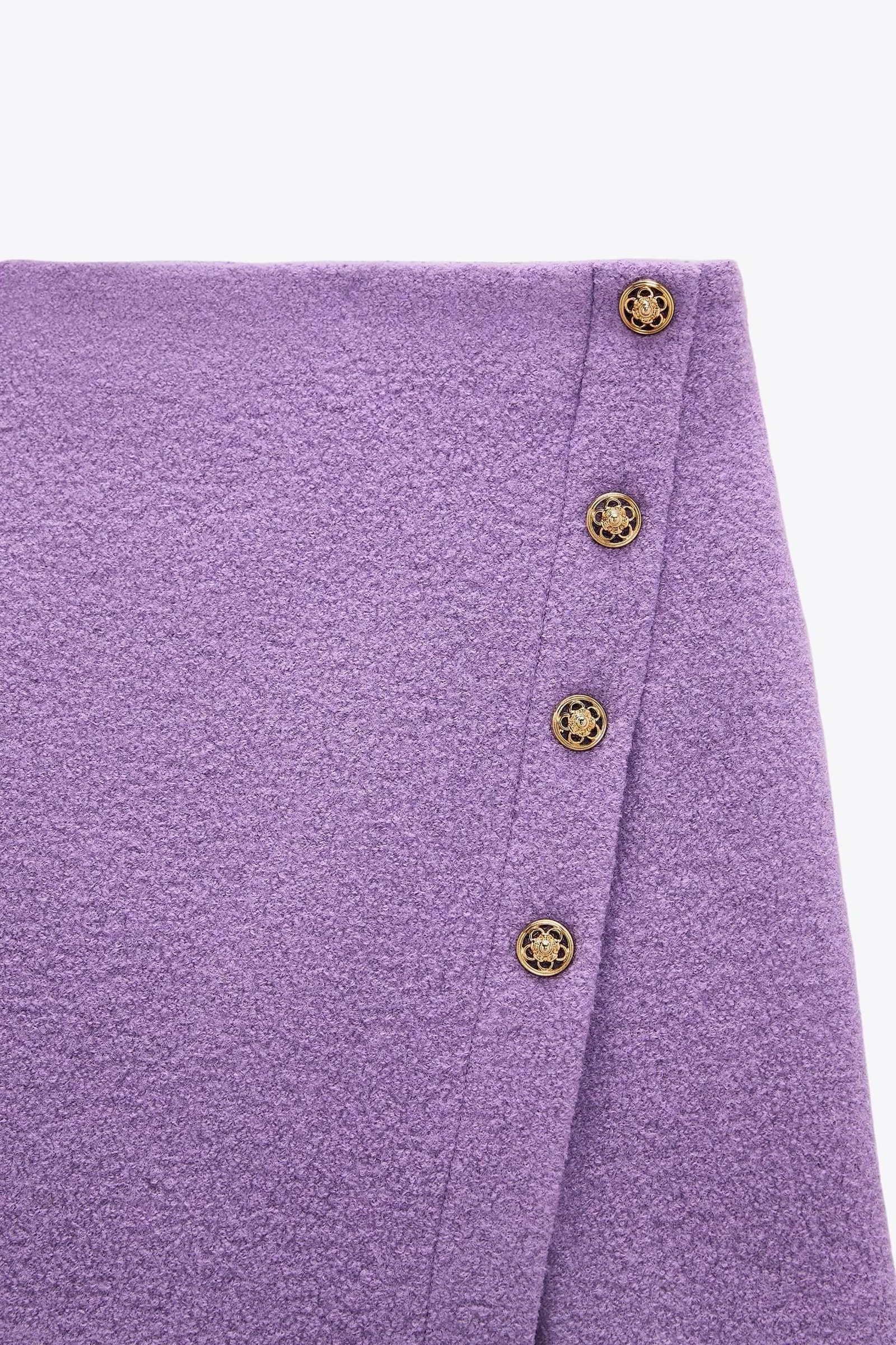 Detalle de la mini falda malva de Zara. Detalle de la mini falda malva de Zara.