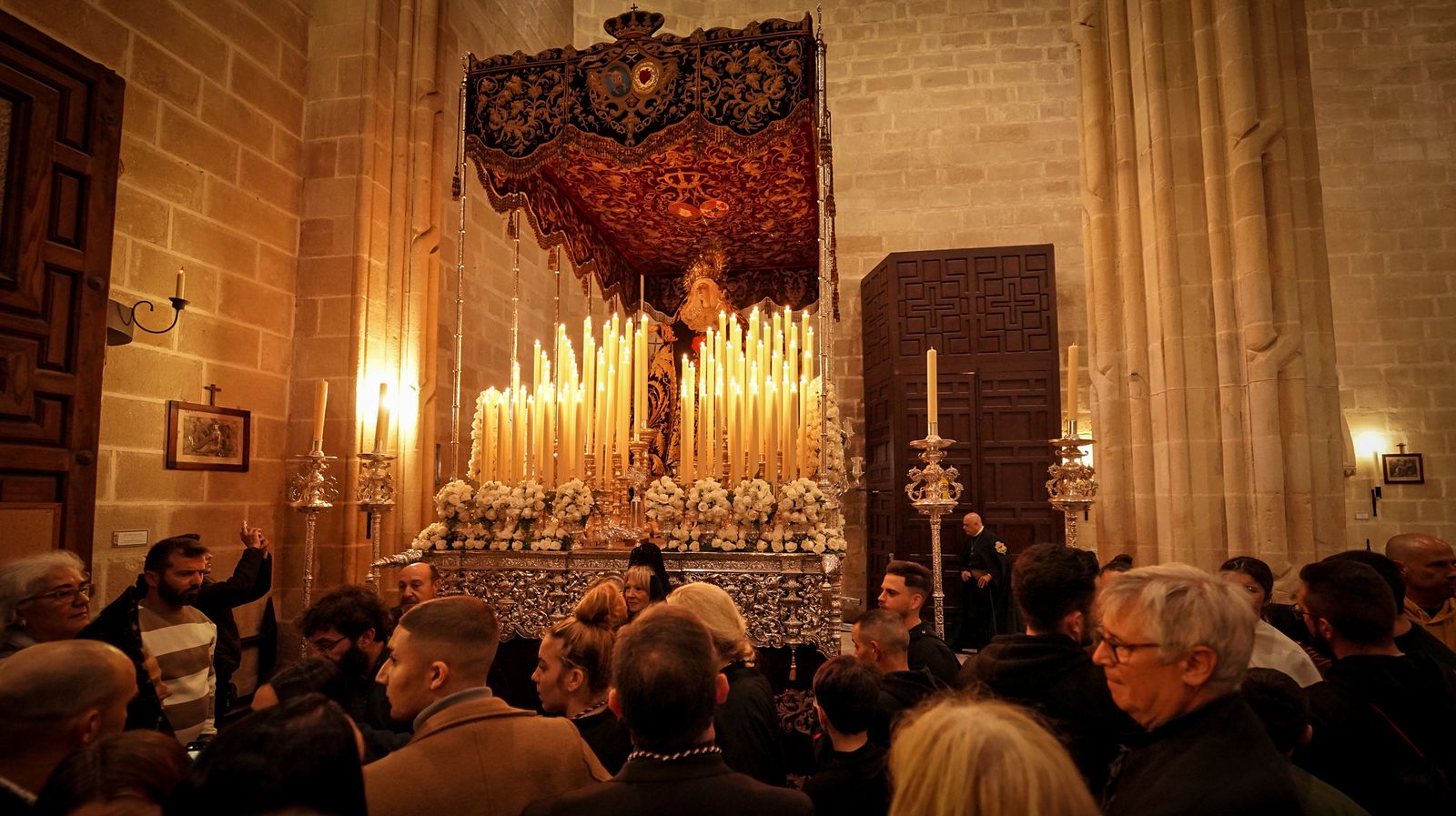 Las hermandades de La lanzada y Mayor Dolor en imágenes