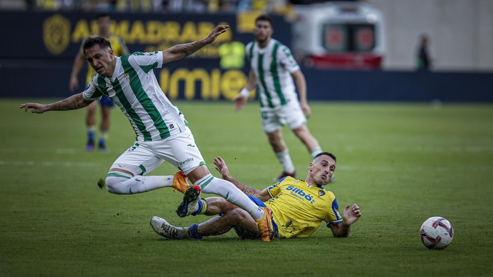 Búscate entre las imágenes del partido de fútbol entre Cádiz CF y Córdoba CF