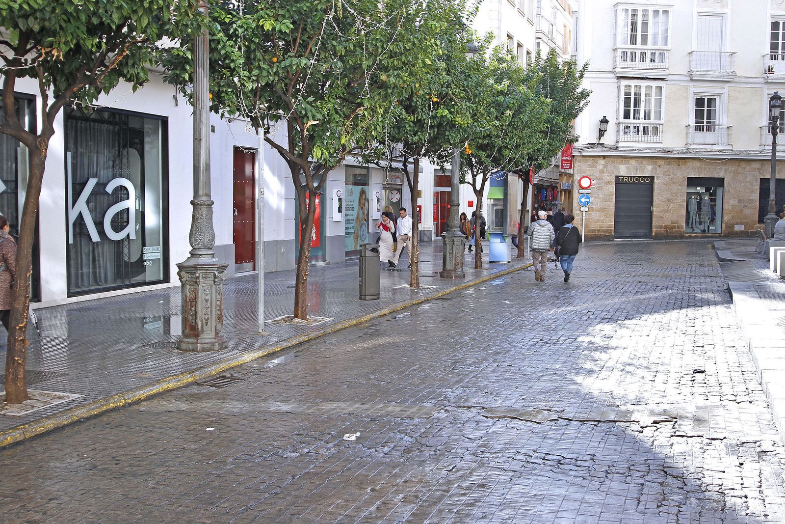 La nueva tienda de General Óptica abrirá en el local situado en la esquina entre Columela y Palillero.