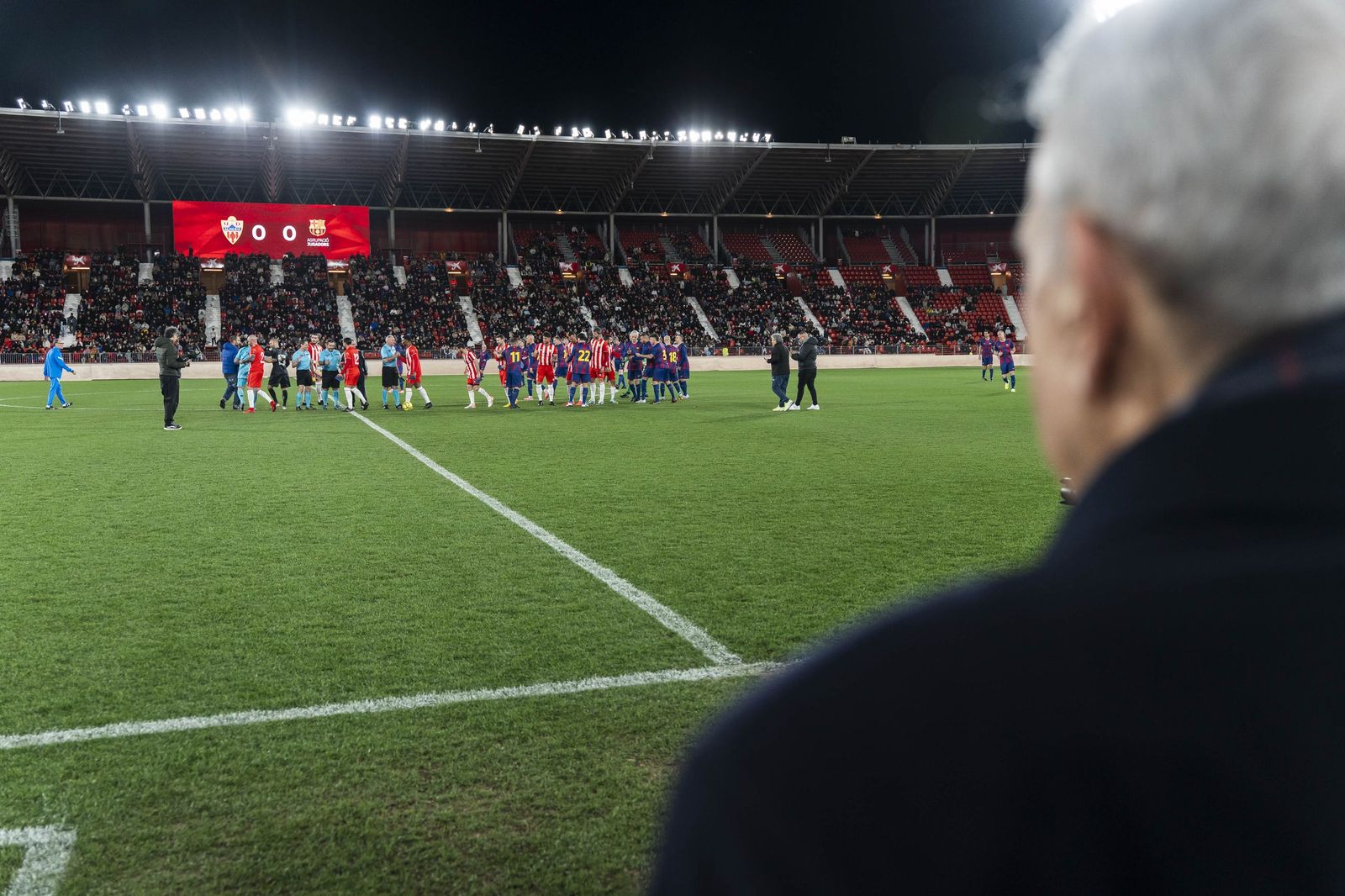 Fotogalería del partido homenaje a Guillermo Blanes entre los veteranos de la UD Almería y el FC Barcelona