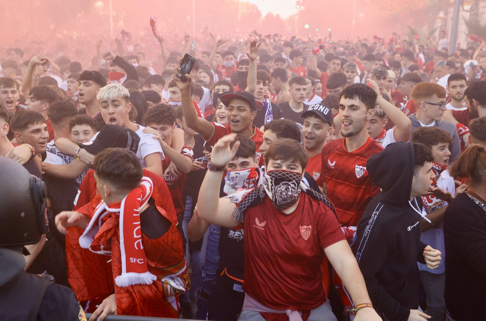 Llegada del Sevilla al Pizjuán