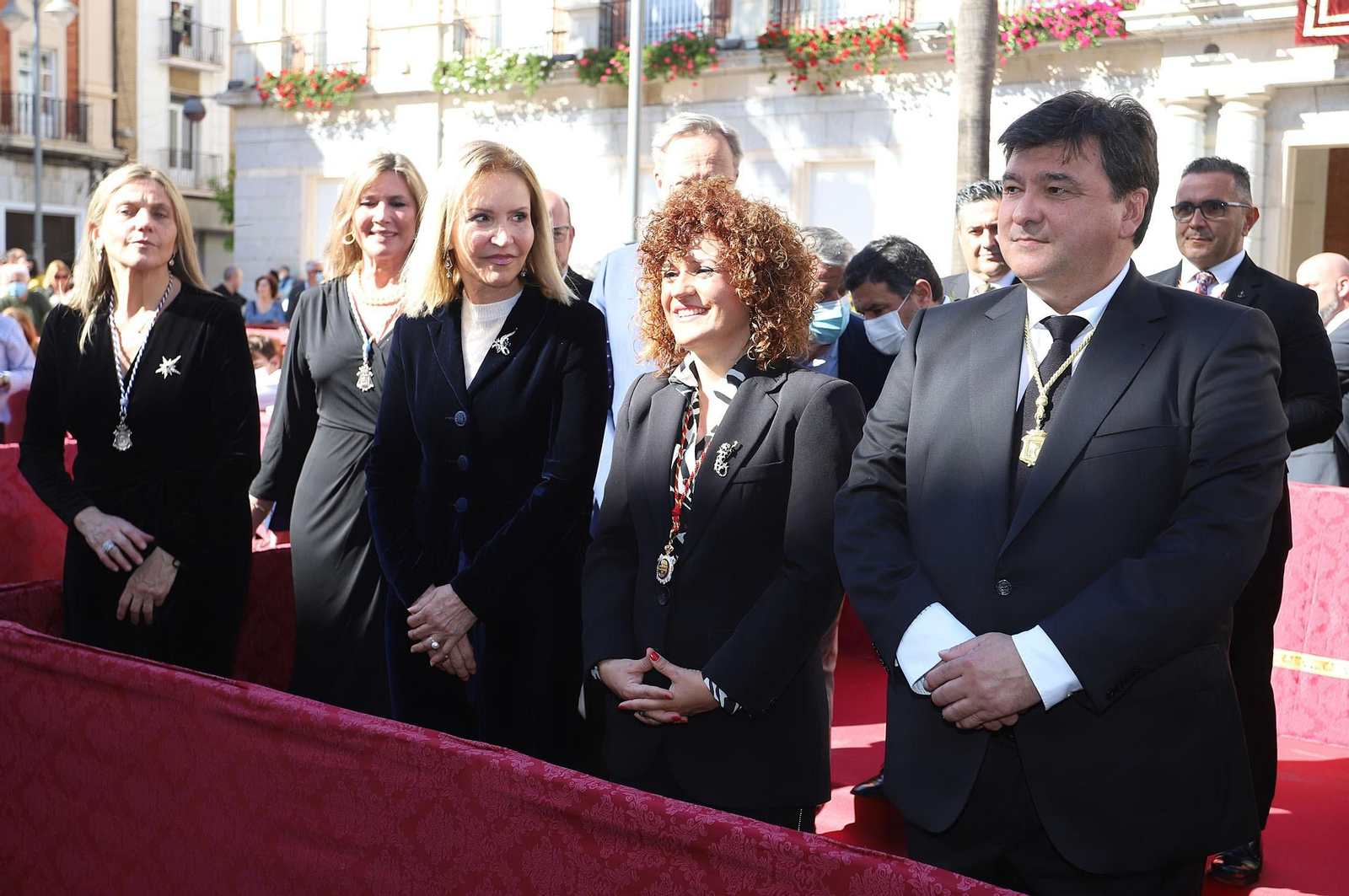 La Legión acompaña al Cristo de la Vera+Cruz en su procesión por Huelva, en imágenes