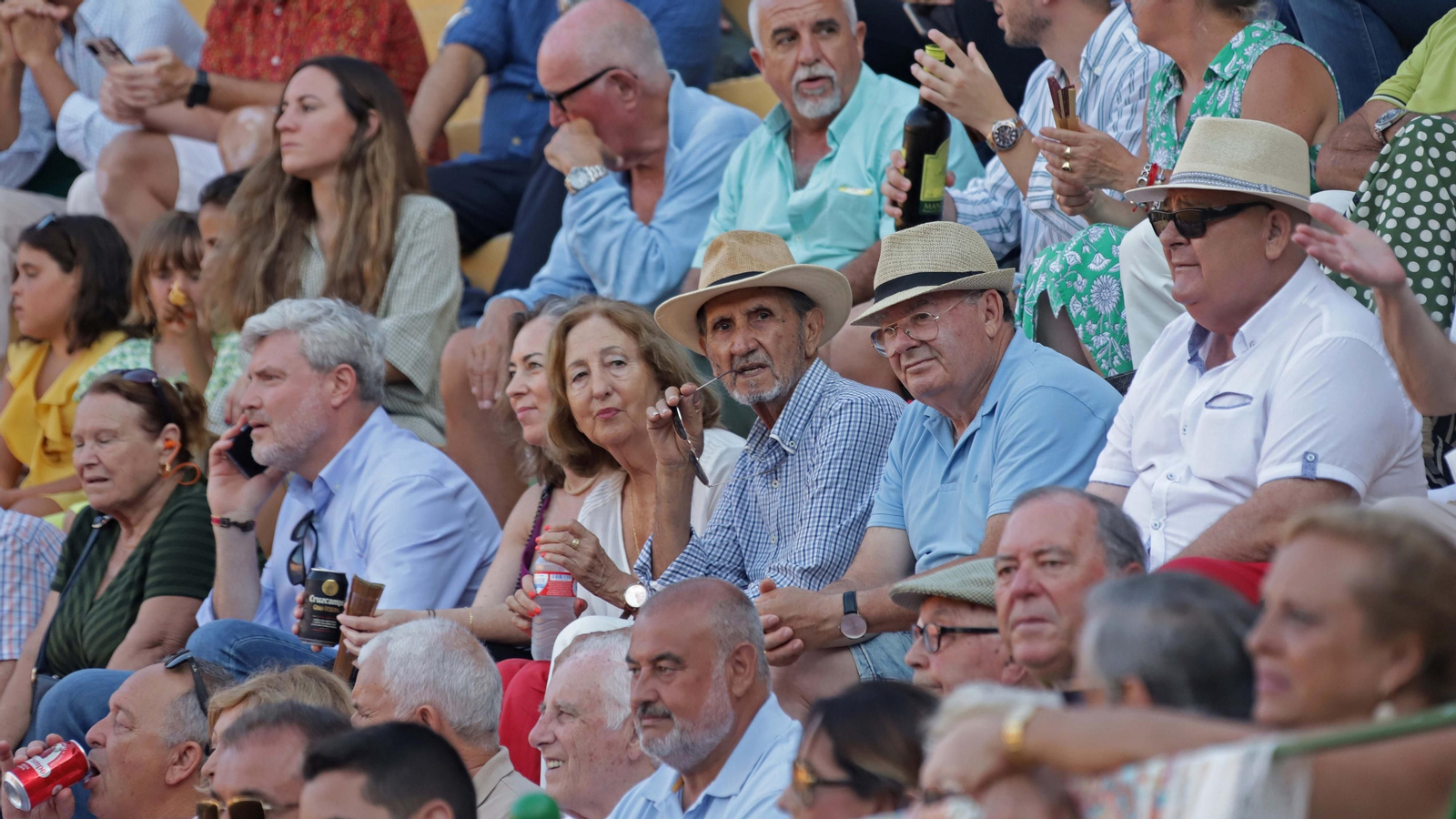 Ambiente en la corrida del viernes de la Feria de La Línea