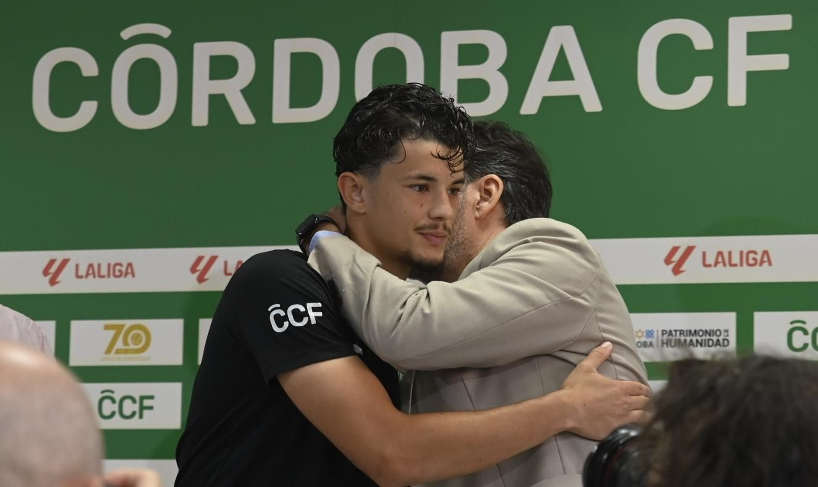 Las mejores fotos de la presentación de Jude Soonsup-Bell con el Córdoba CF