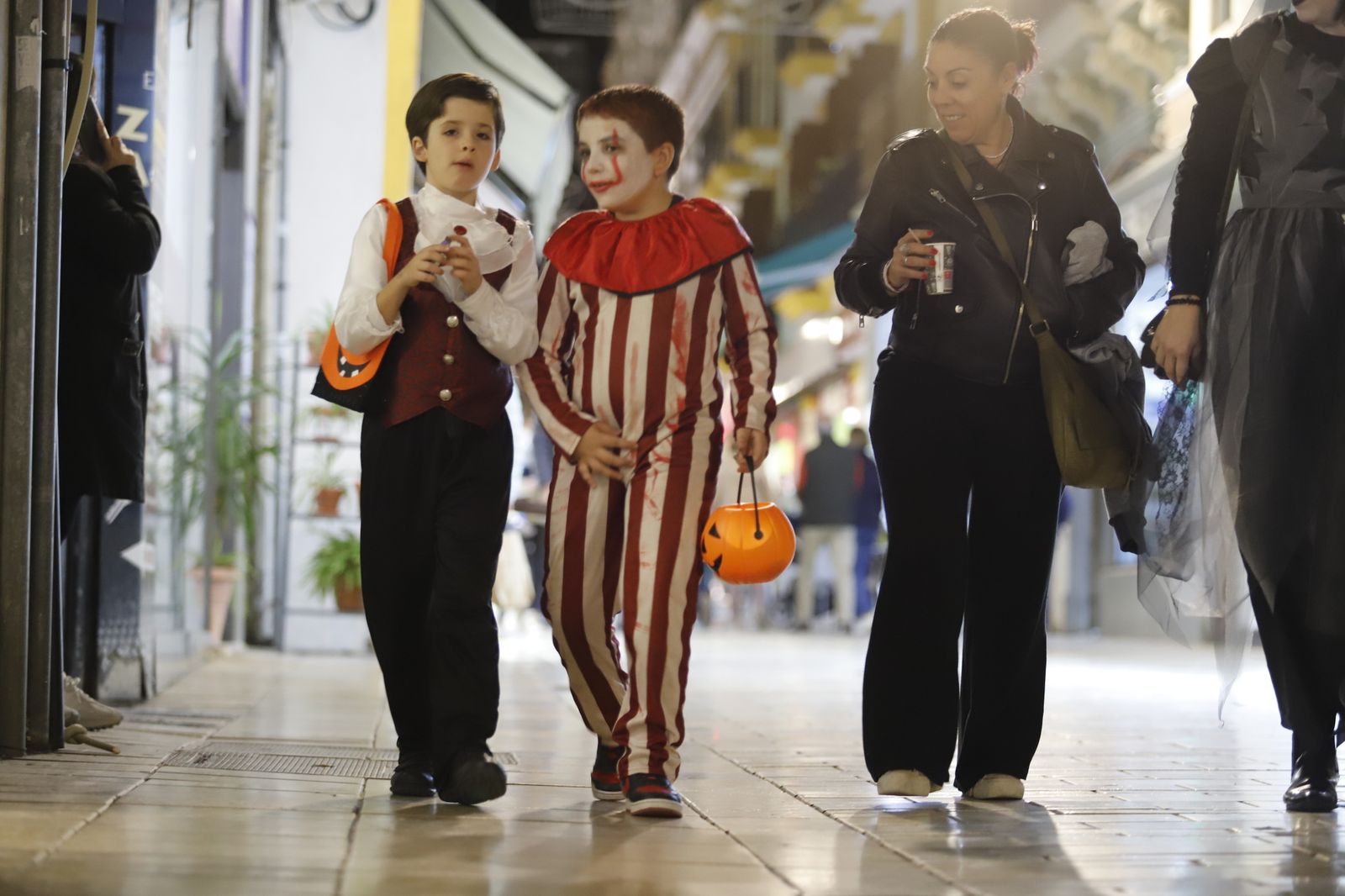 Ambiente de Halloween en las calles de Huelva