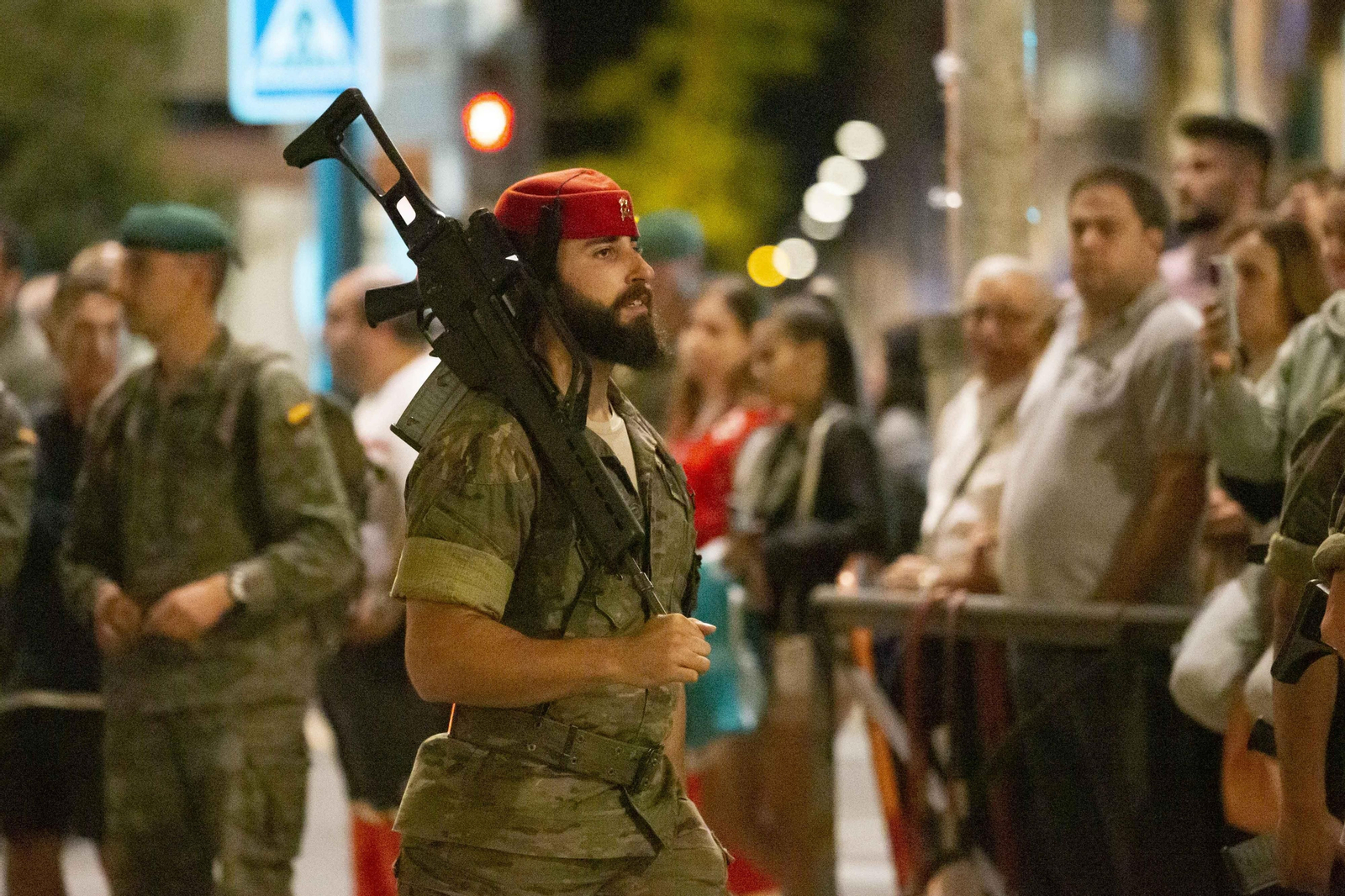 Las Fuerzas Armadas ensayan el desfile por las calles de Granada