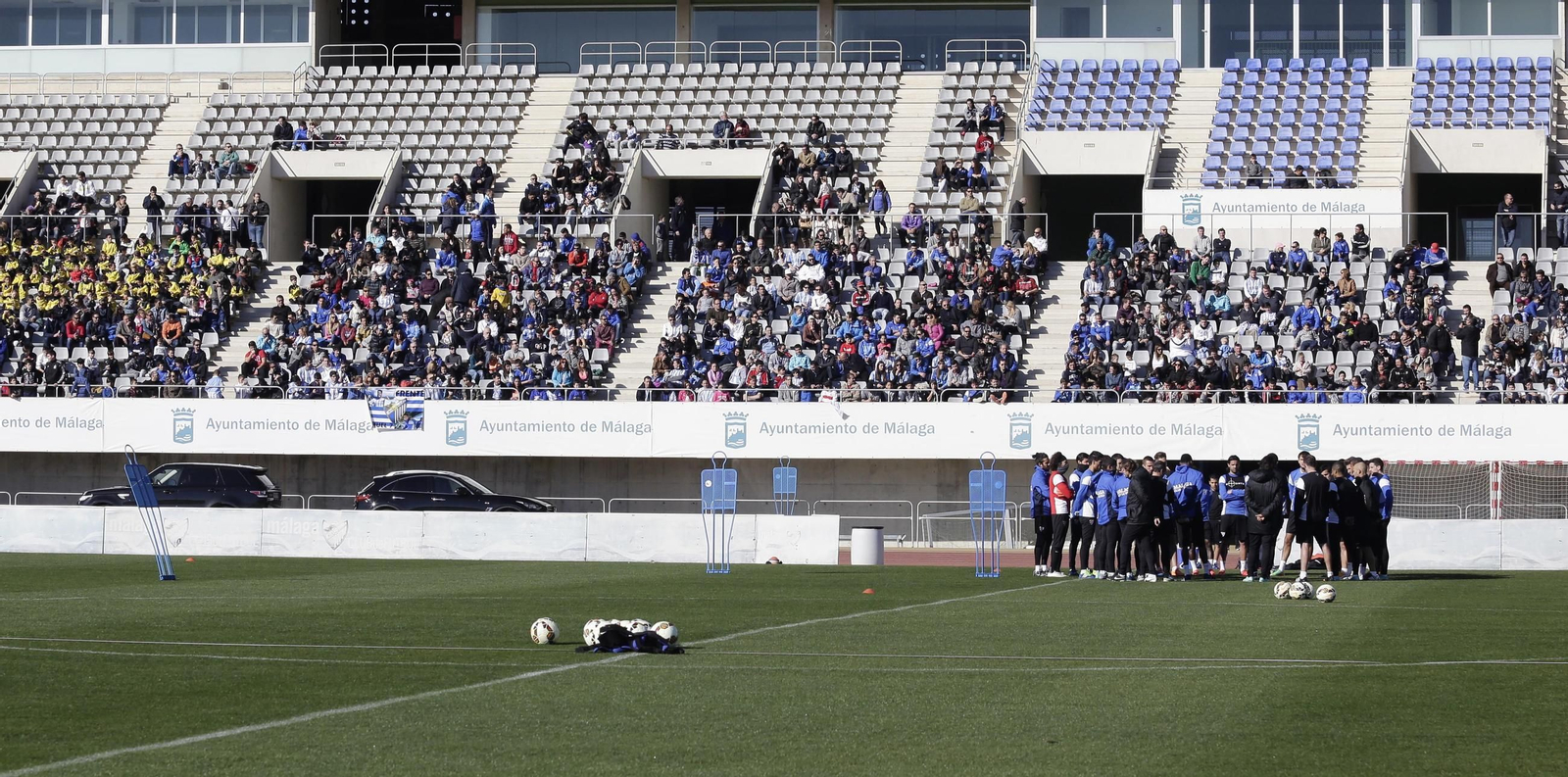 Entrenamiento del Malaga con público en el Ciudad de Málaga tras ganar en el Camp Nou