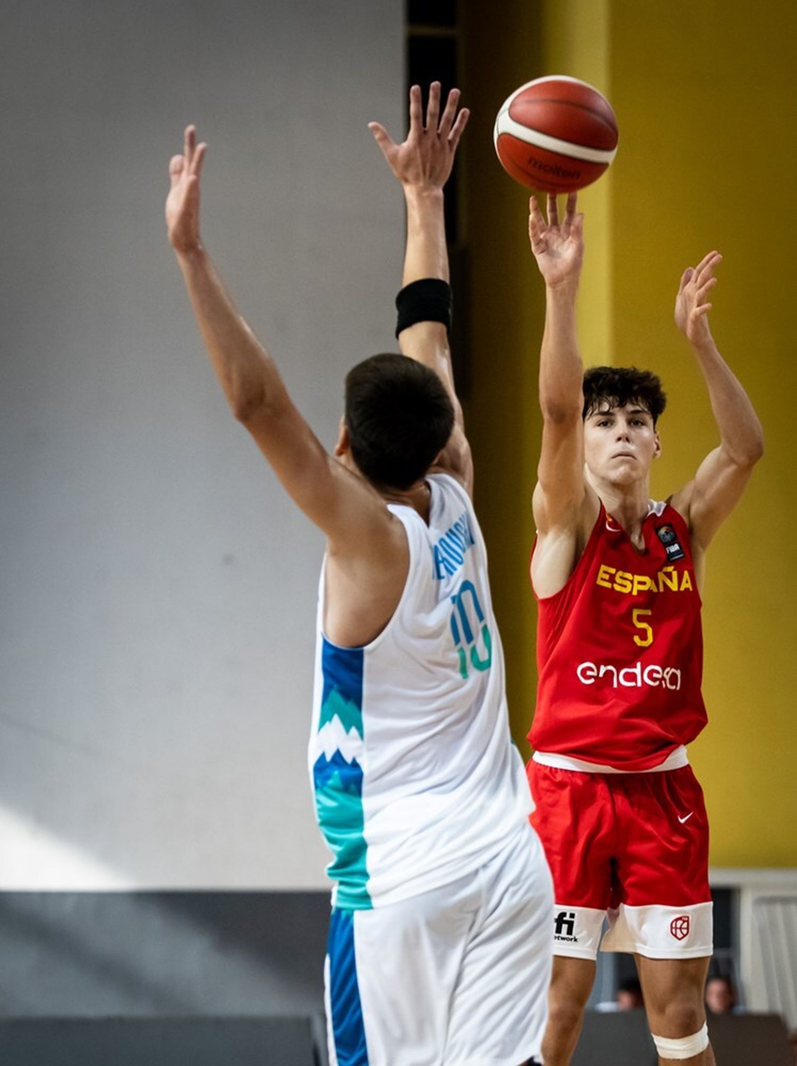 Las fotos de la exhibición de Mario Saint-Supéry ante Eslovenia