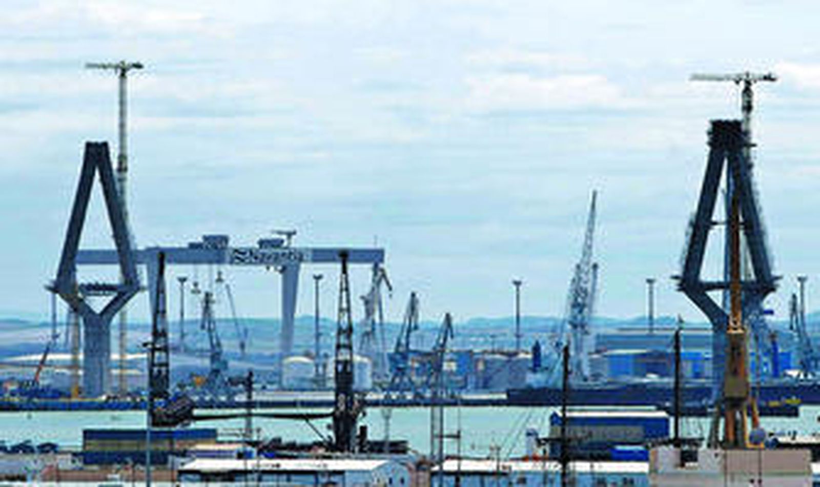 Imagen de las pilas principales del segundo puente, con la orilla puertorrealeña al fondo.