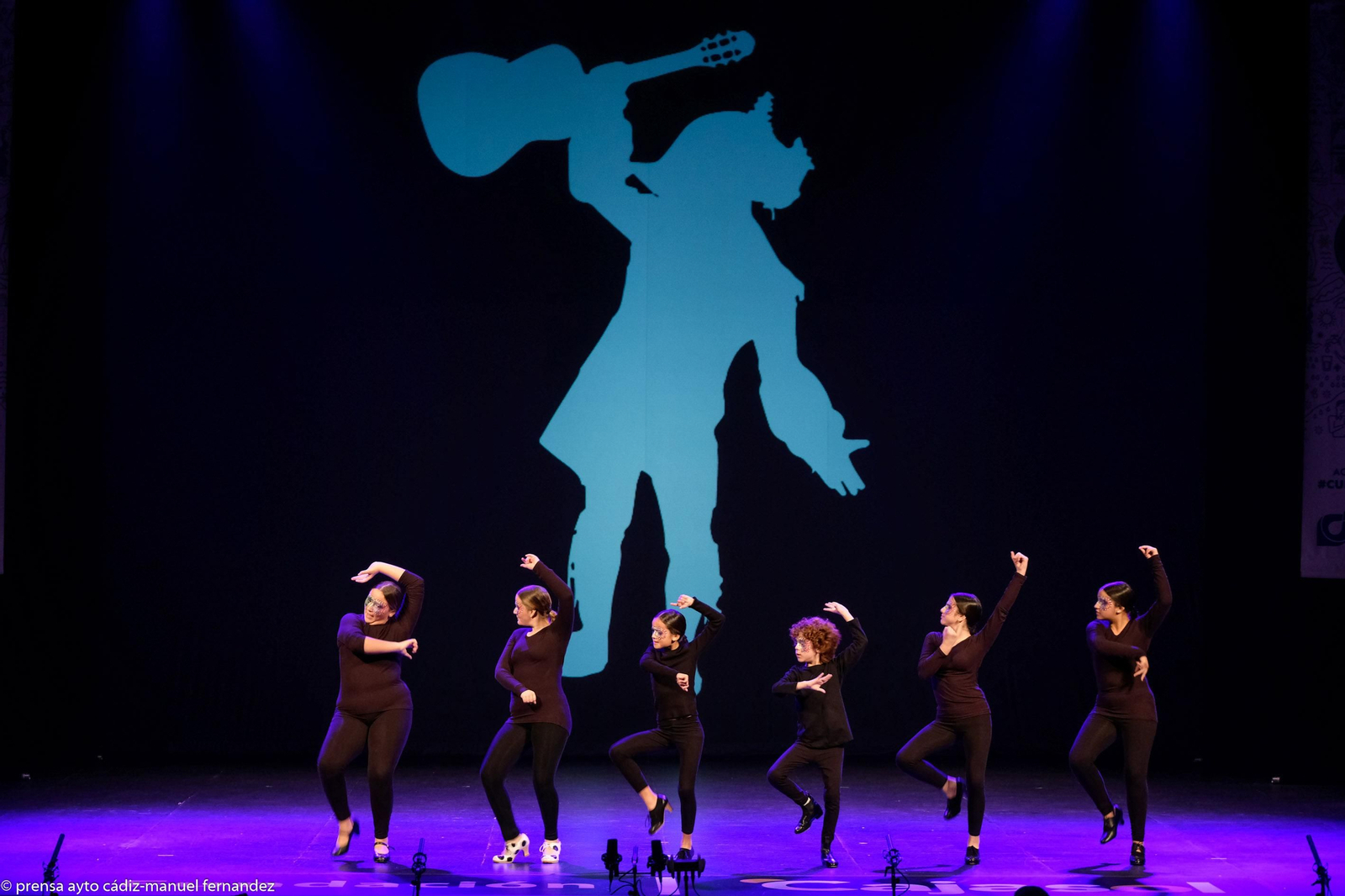 La final comenzó con un homenaje a Juan Carlos Aragón y Manolo Santander a cargo de los alumnos de la Escuela de Artes Escénicas Marta Ortiz.