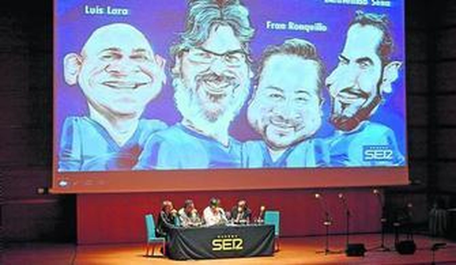 'La Cámara de los Balones', ayer en su visita al Palacio de Congresos de Cádiz.