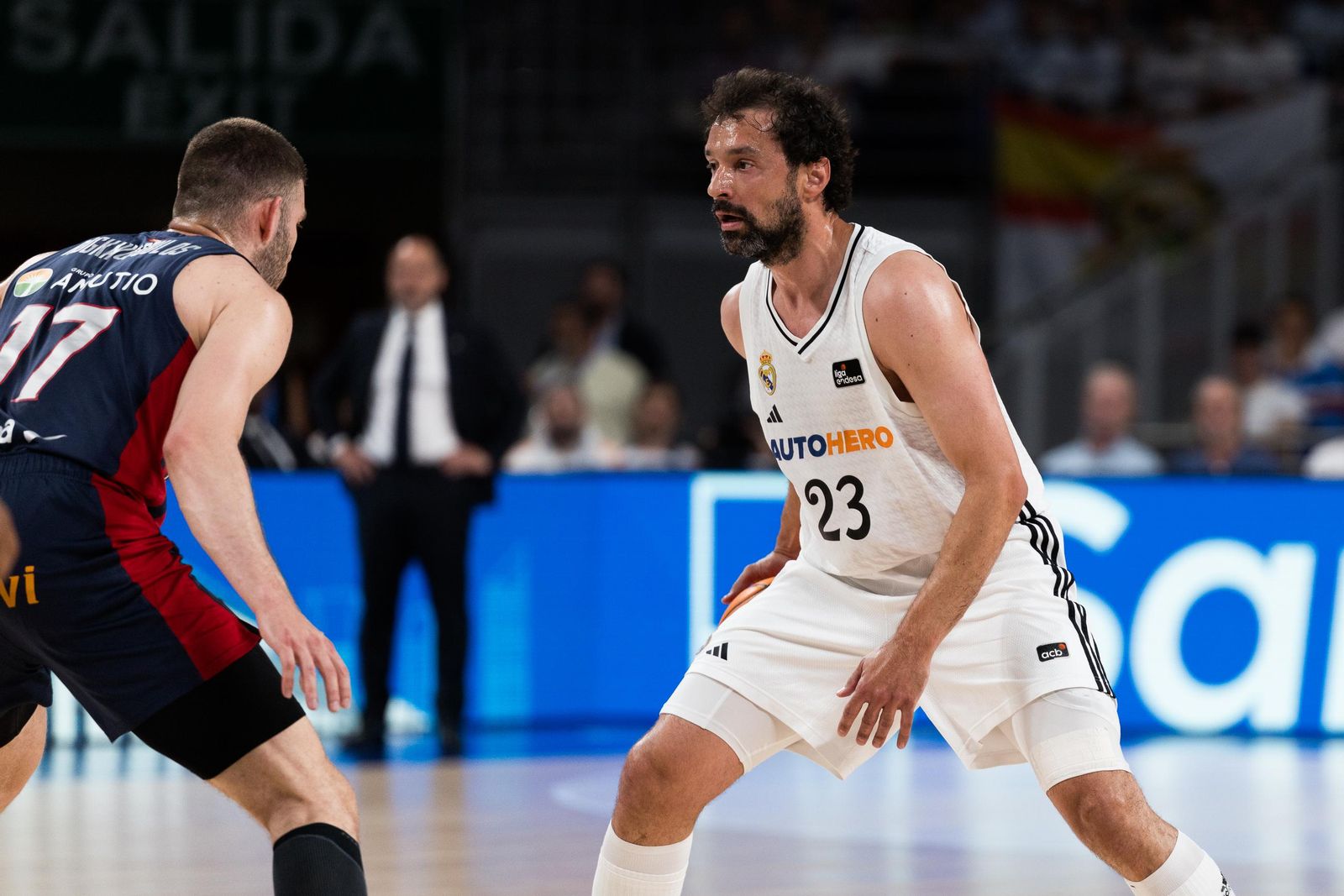 El Real Madrid sufre pero gana al Baskonia (82-76)