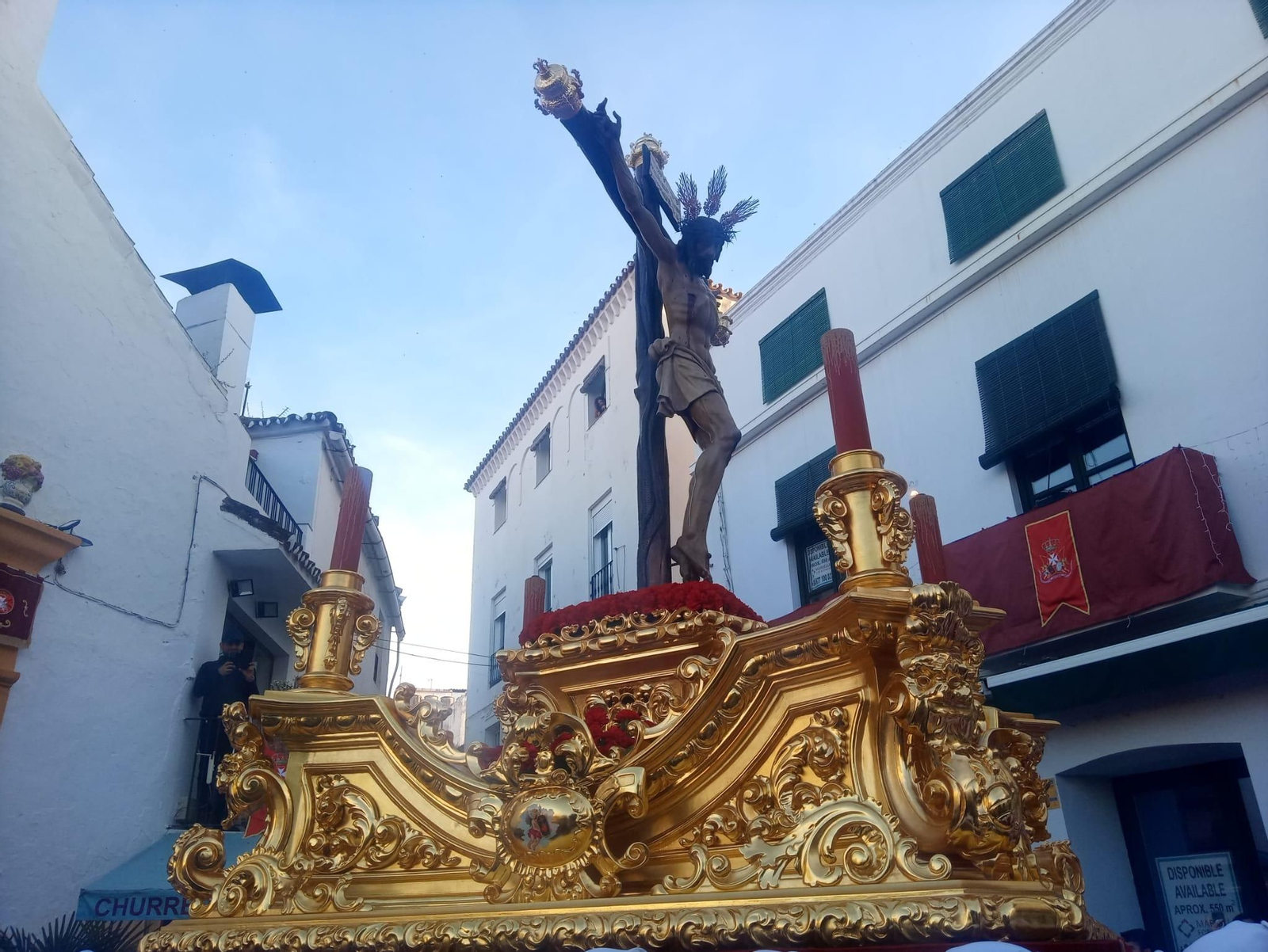 Devoción al Crucificado el Jueves Santo en Marbella, en imágenes
