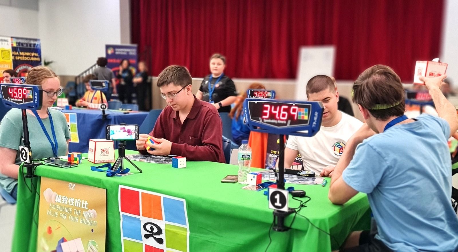 Primera edición de la liga municipal de speedcubing.