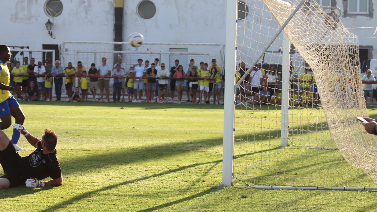 Las imágenes del amistoso entre el Barbate y el Cádiz CF