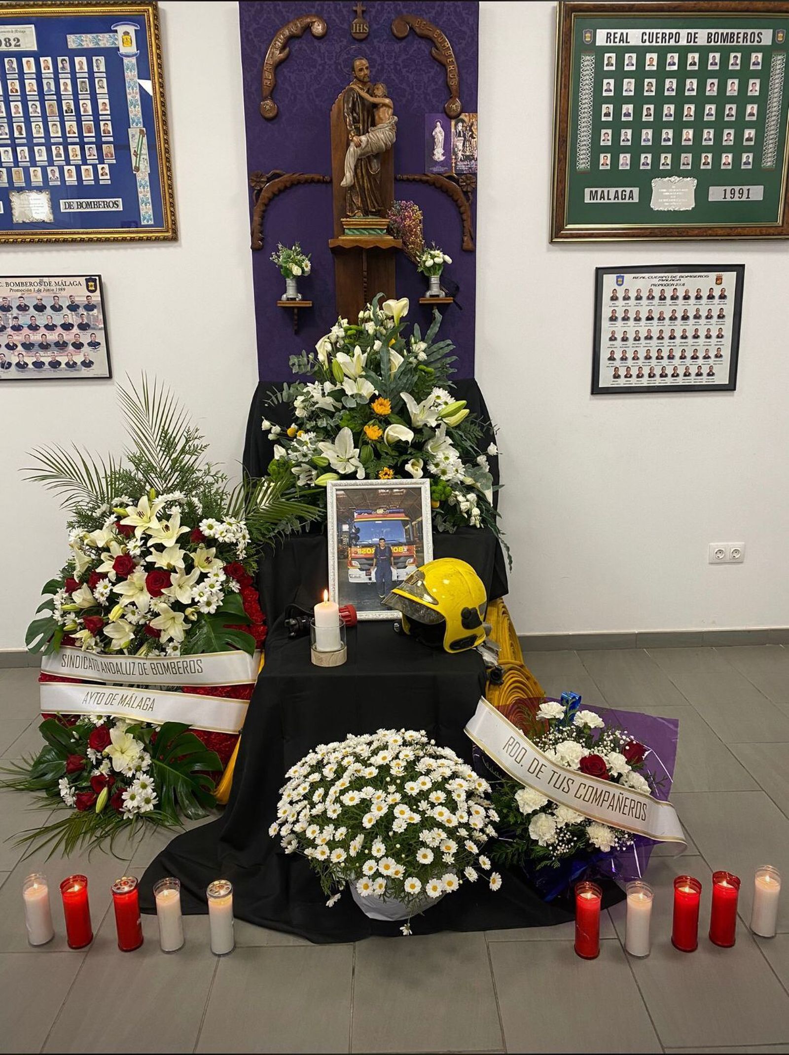 La capilla que han puesto en el parque de bomberos