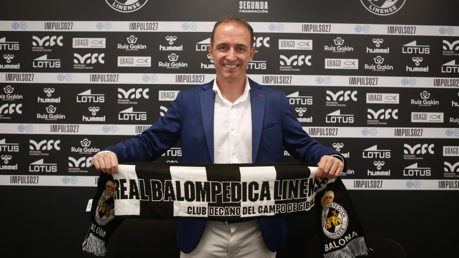 Álvaro Pérez Bonmatí, con la bufanda de la Balona.