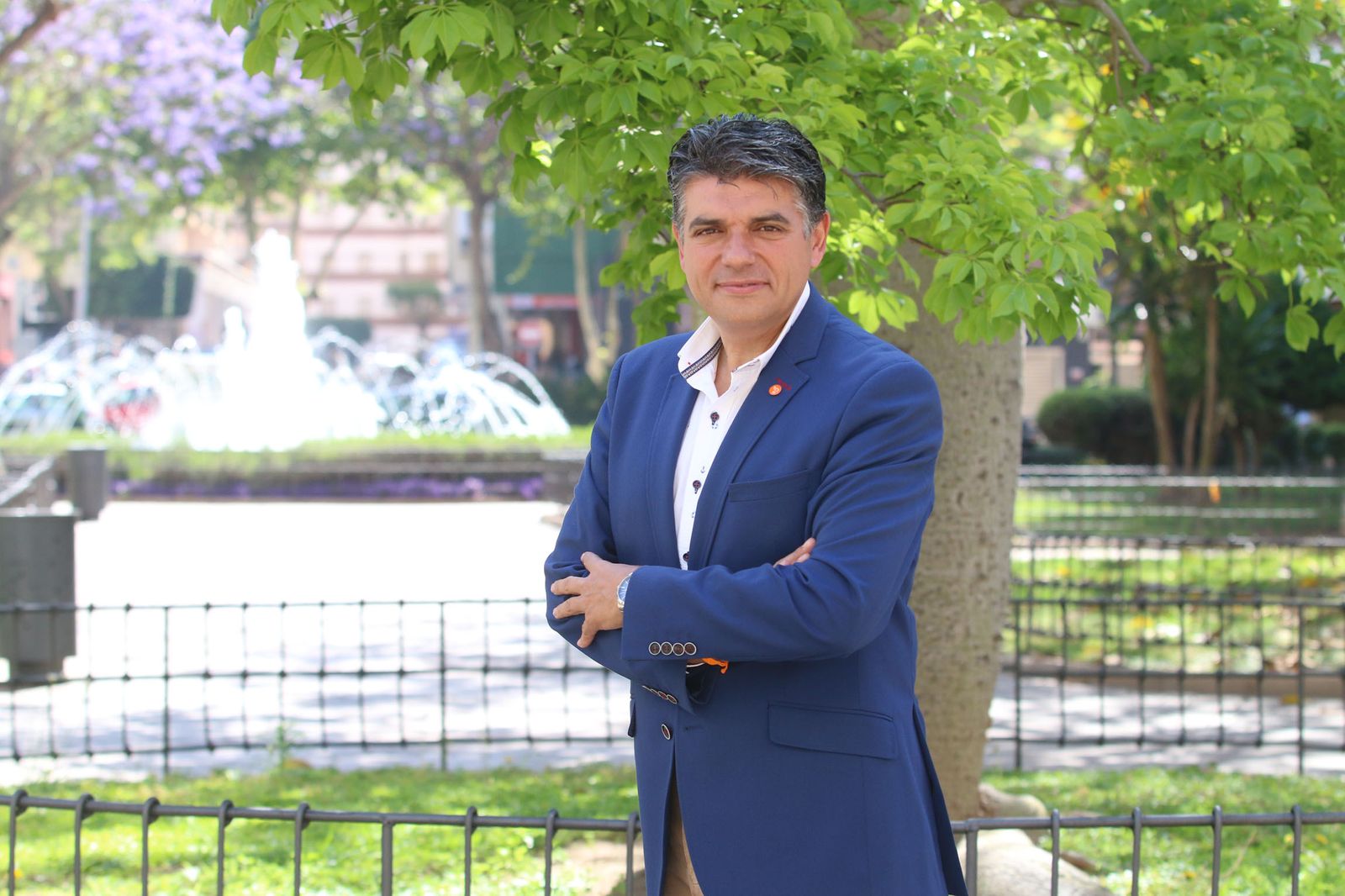 El candidato de Ciudadanos, Miguel Cazorla, en el parque de Oliveros