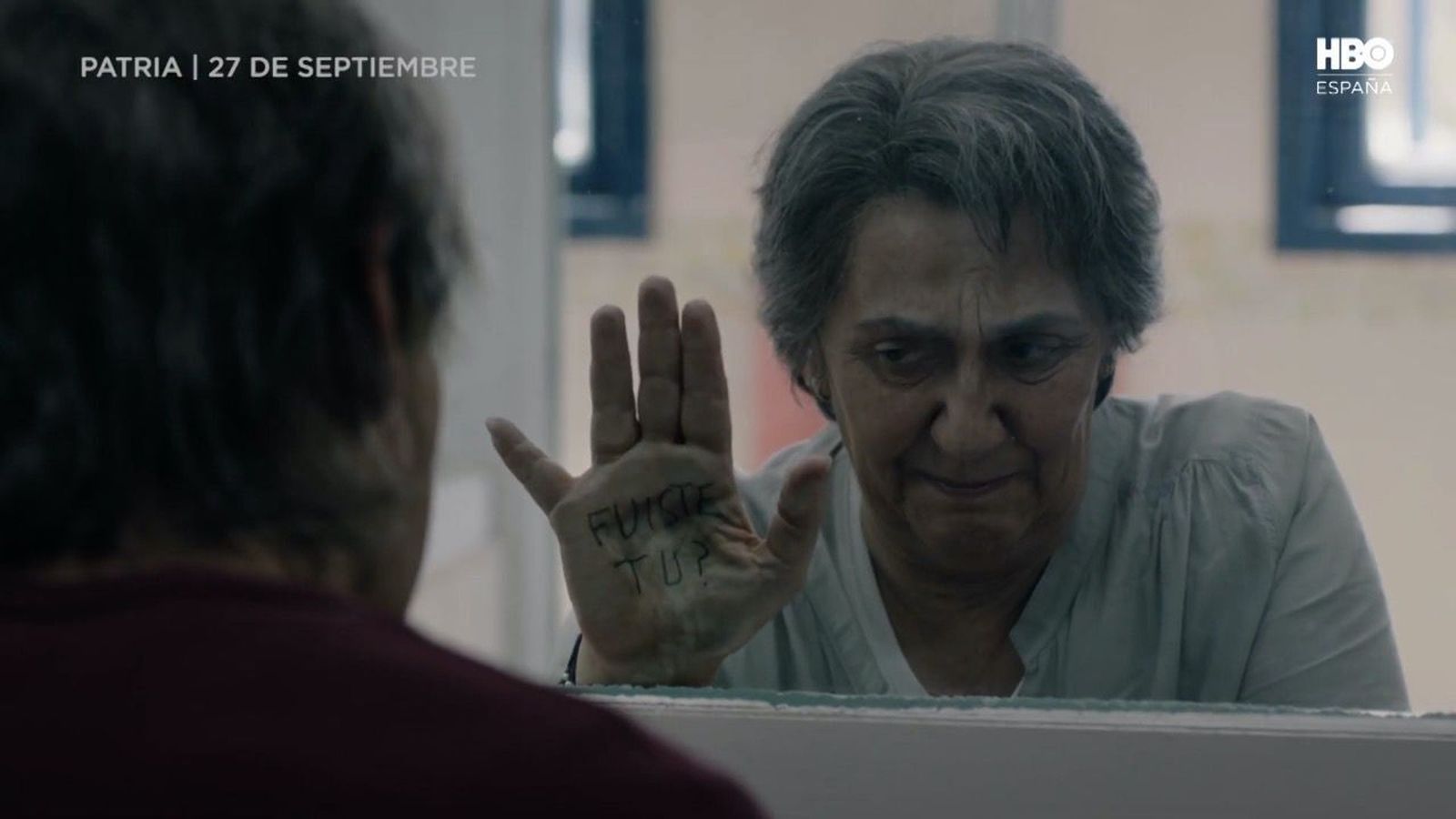 Ane Gabarain en una sobrecogedora escena cuando visita a su hijo, preso etarra, a la prisión de El Puerto