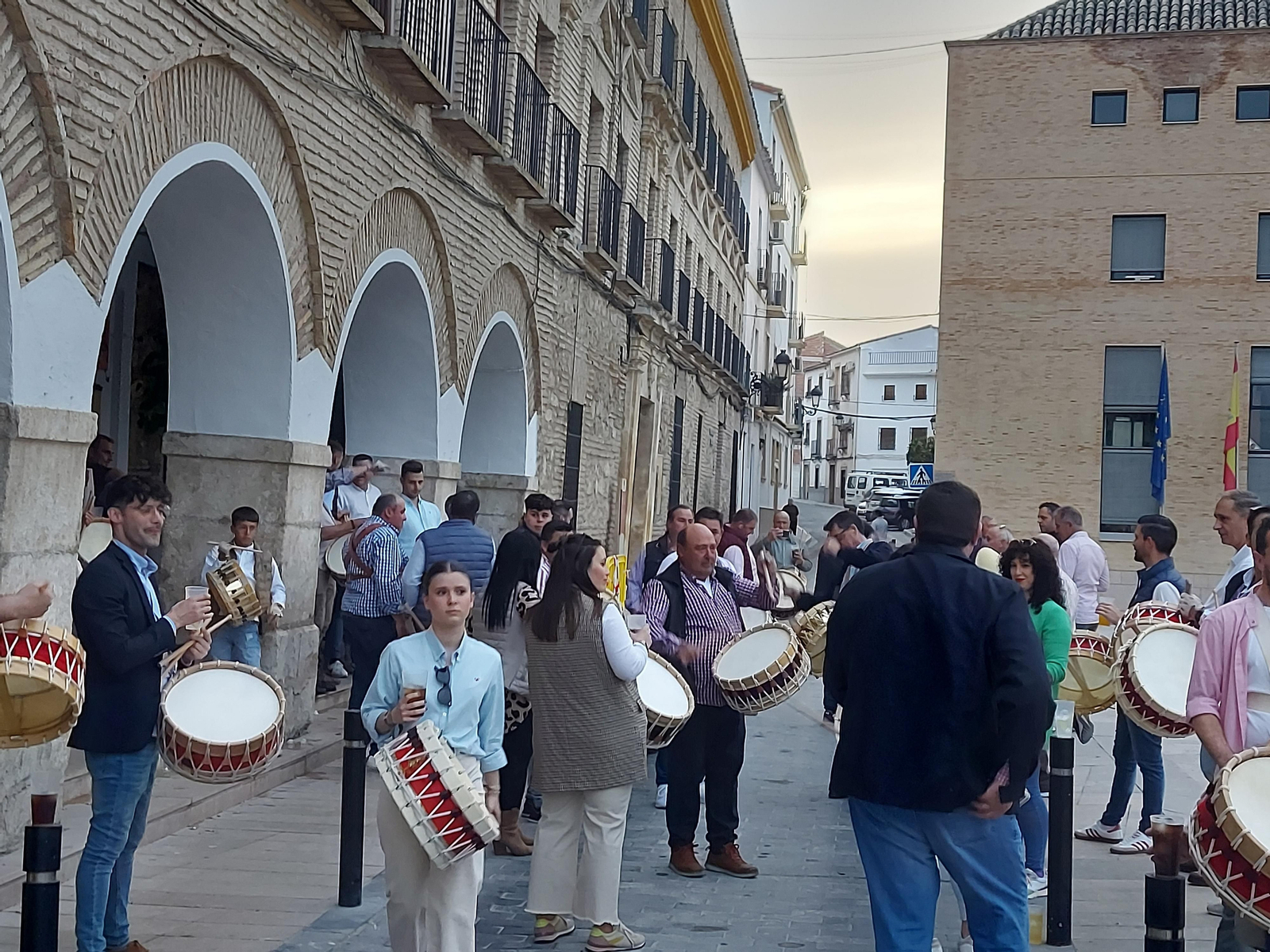 Los tambores y las hogueras lucen en Baena por San José, en imágenes Los tambores y las hogueras lucen en Baena por San José, en imágenes