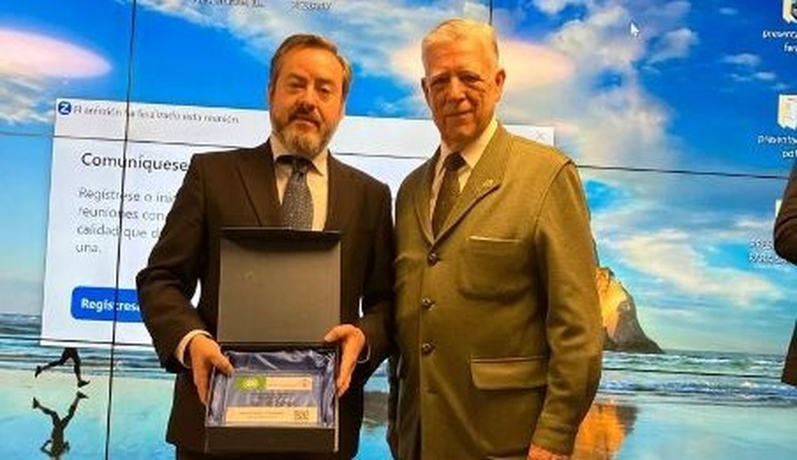 Entrega de la Bandera Verde de la Industria a Puente Genil.