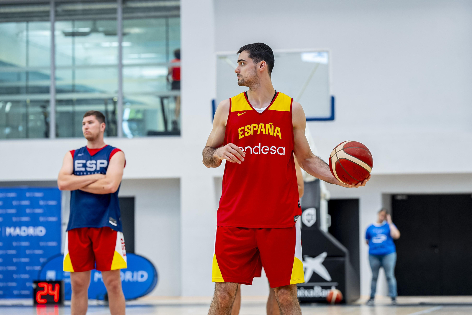 España vuelve a trabajar en Madrid con Alberto Díaz y Yankuba Sima España vuelve a trabajar en Madrid con Alberto Díaz y Yankuba Sima